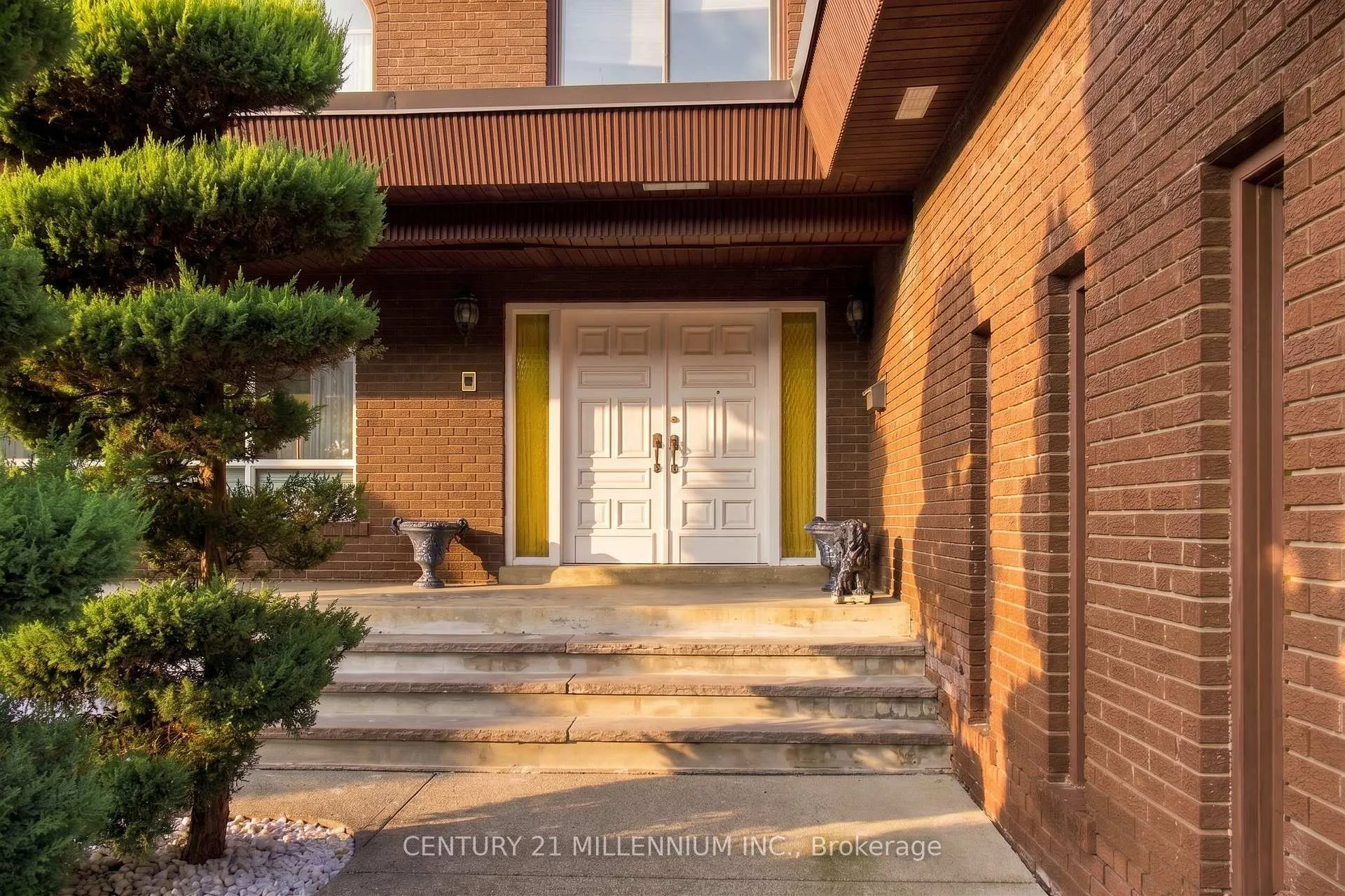 Photo 3 of 44 Wigwoss Drive, Vaughan, East Woodbridge — HOMEH