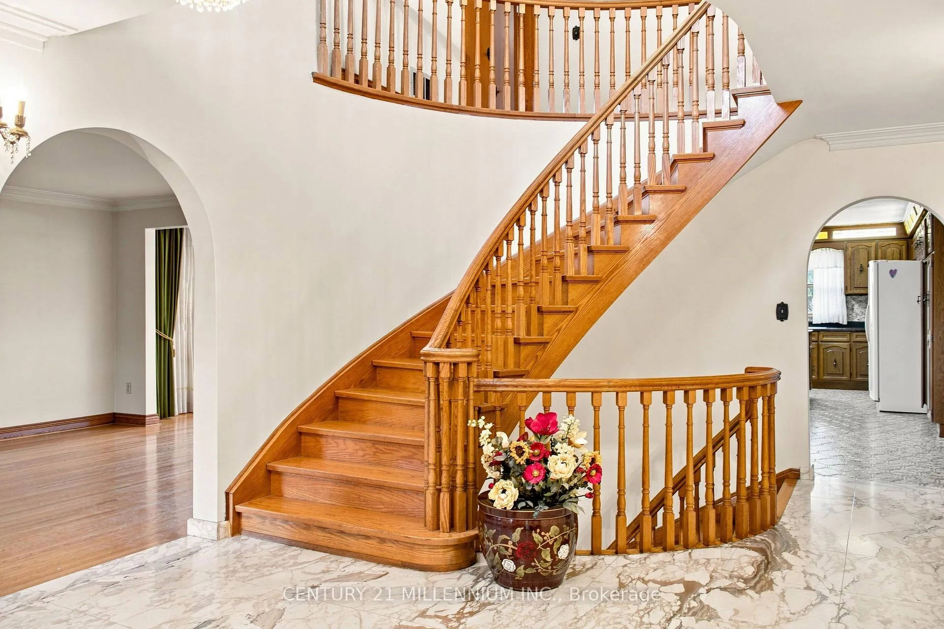 Photo 5 of 44 Wigwoss Drive, Vaughan, East Woodbridge — HOMEH
