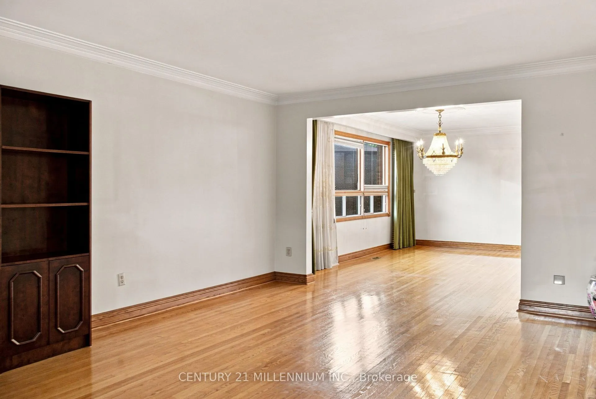 Photo 6 of 44 Wigwoss Drive, Vaughan, East Woodbridge — HOMEH