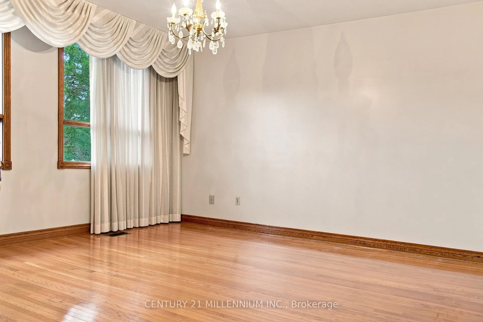Photo 12 of 44 Wigwoss Drive, Vaughan, East Woodbridge — HOMEH