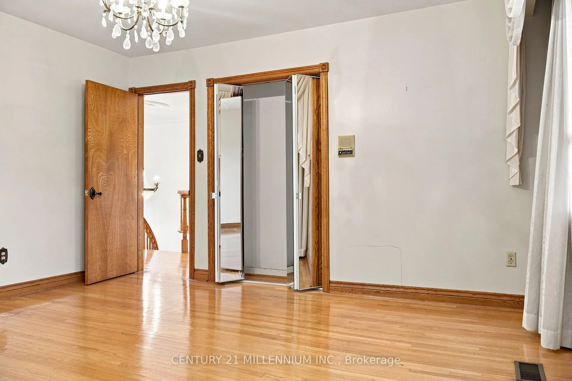 Photo 13 of 44 Wigwoss Drive, Vaughan, East Woodbridge — HOMEH