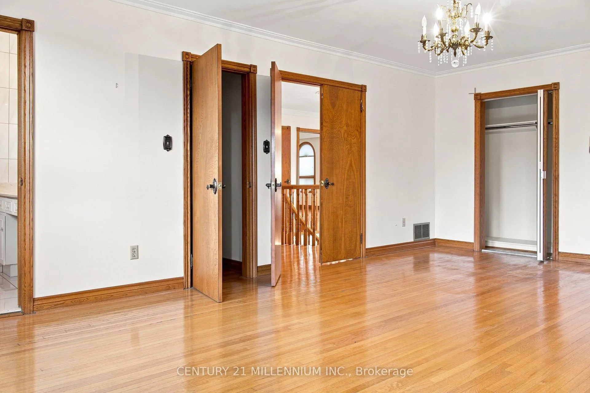Photo 15 of 44 Wigwoss Drive, Vaughan, East Woodbridge — HOMEH