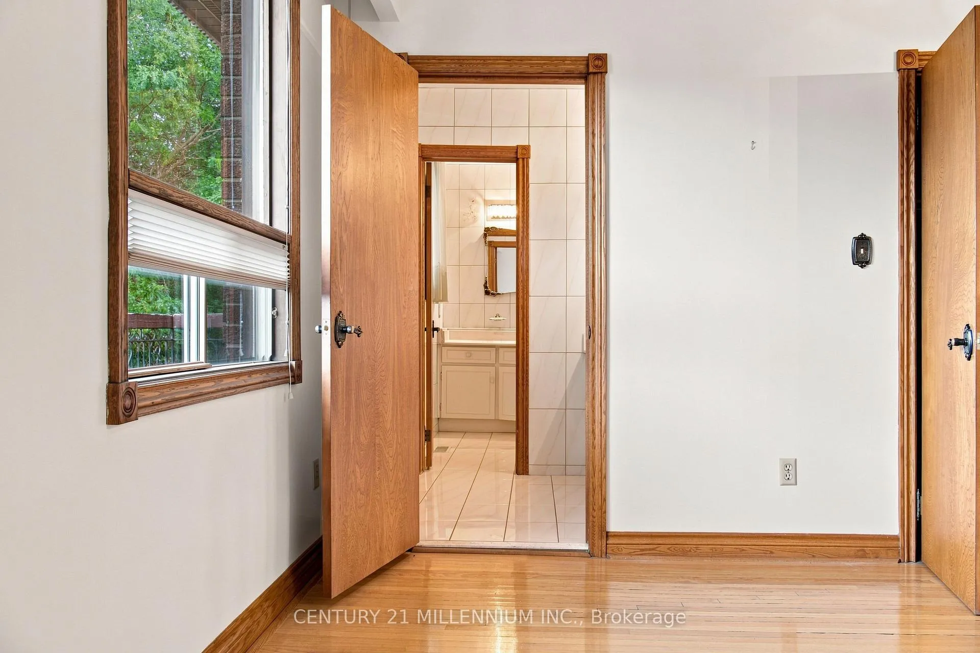Photo 16 of 44 Wigwoss Drive, Vaughan, East Woodbridge — HOMEH