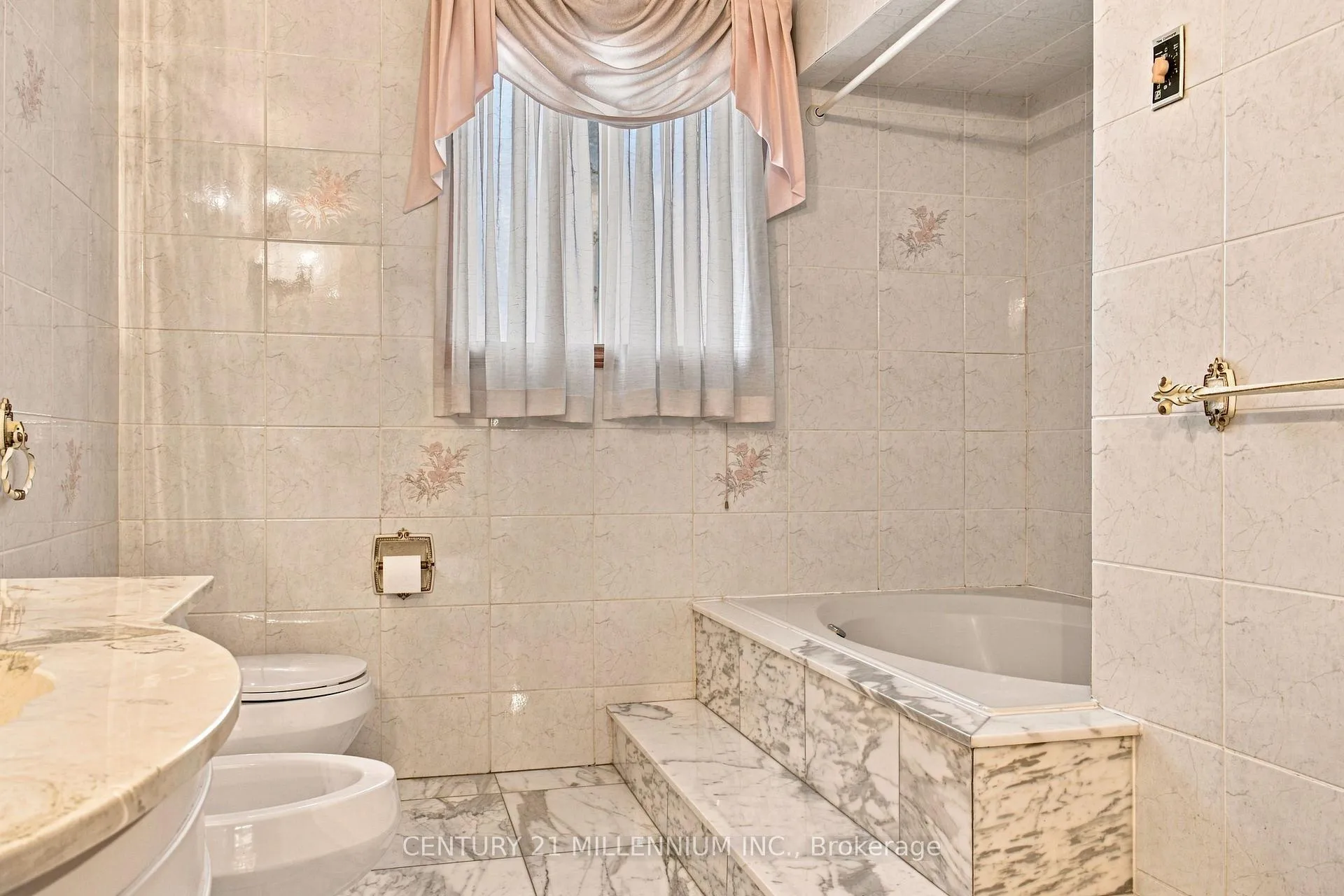 Photo 20 of 44 Wigwoss Drive, Vaughan, East Woodbridge — HOMEH