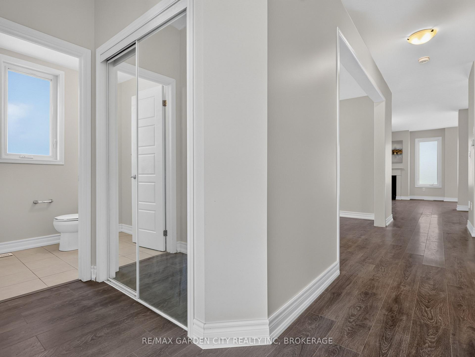Photo 10 of 7568 Tupelo Crescent, Niagara Falls, Brown — HOMEH
