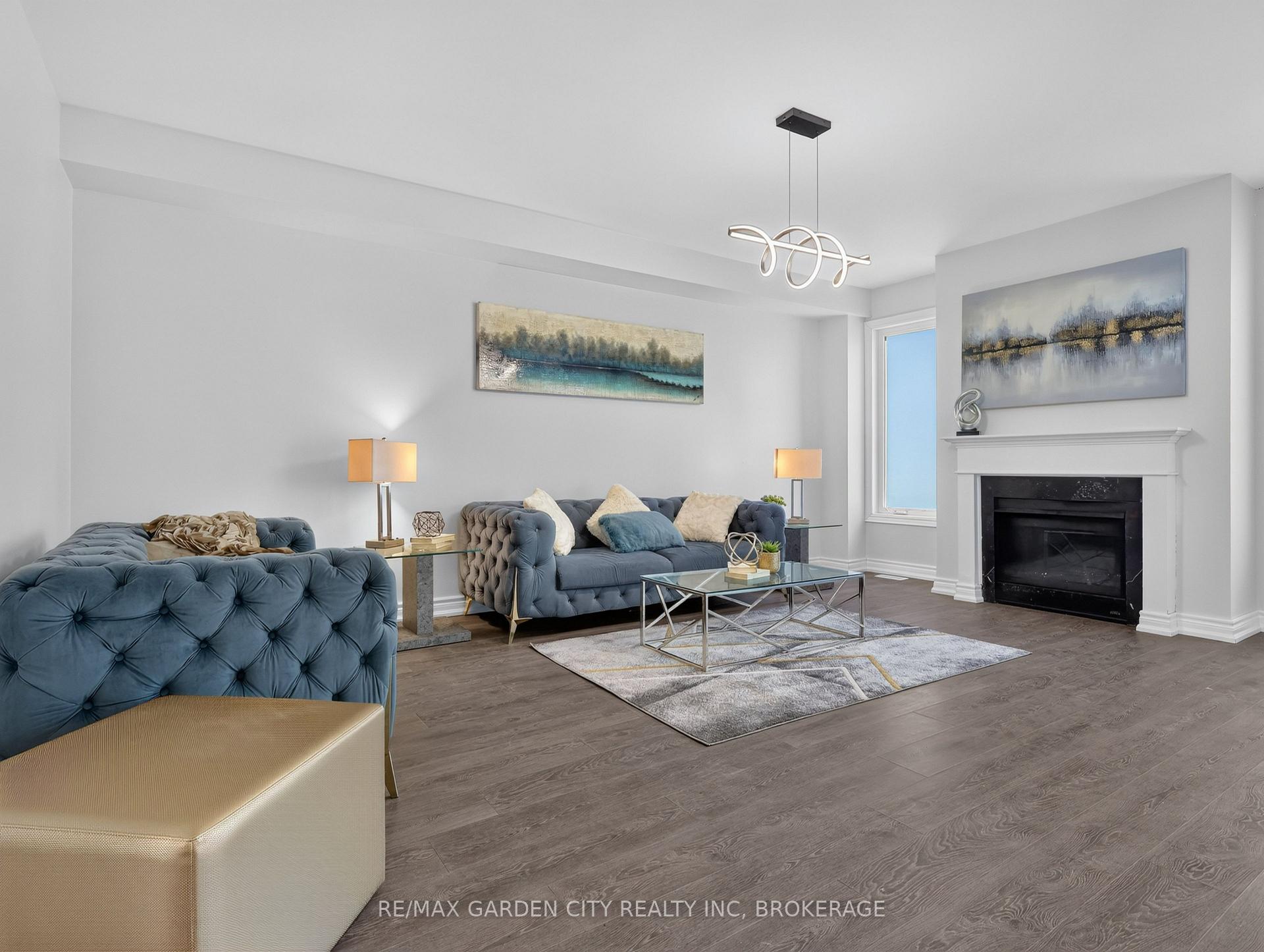 Photo 15 of 7568 Tupelo Crescent, Niagara Falls, Brown — HOMEH