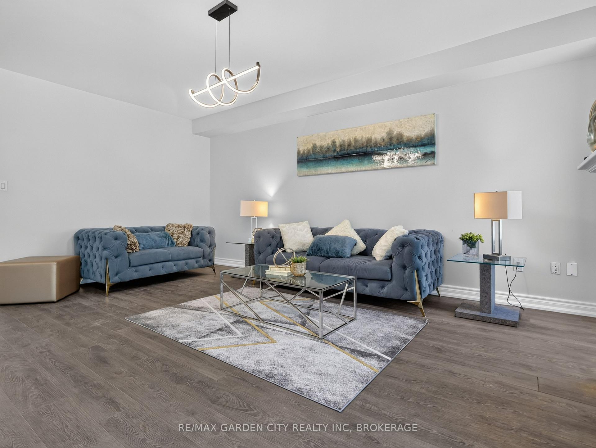 Photo 16 of 7568 Tupelo Crescent, Niagara Falls, Brown — HOMEH