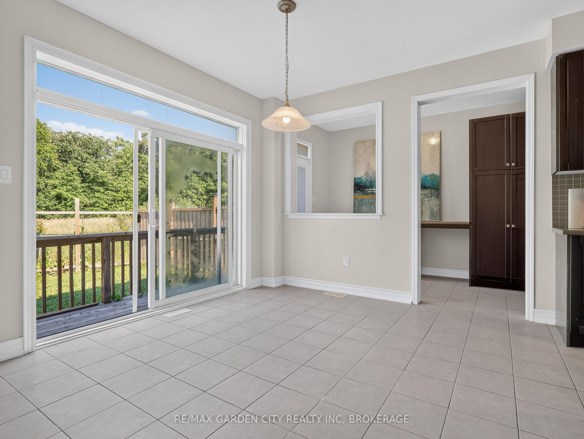 Photo 20 of 7568 Tupelo Crescent, Niagara Falls, Brown — HOMEH