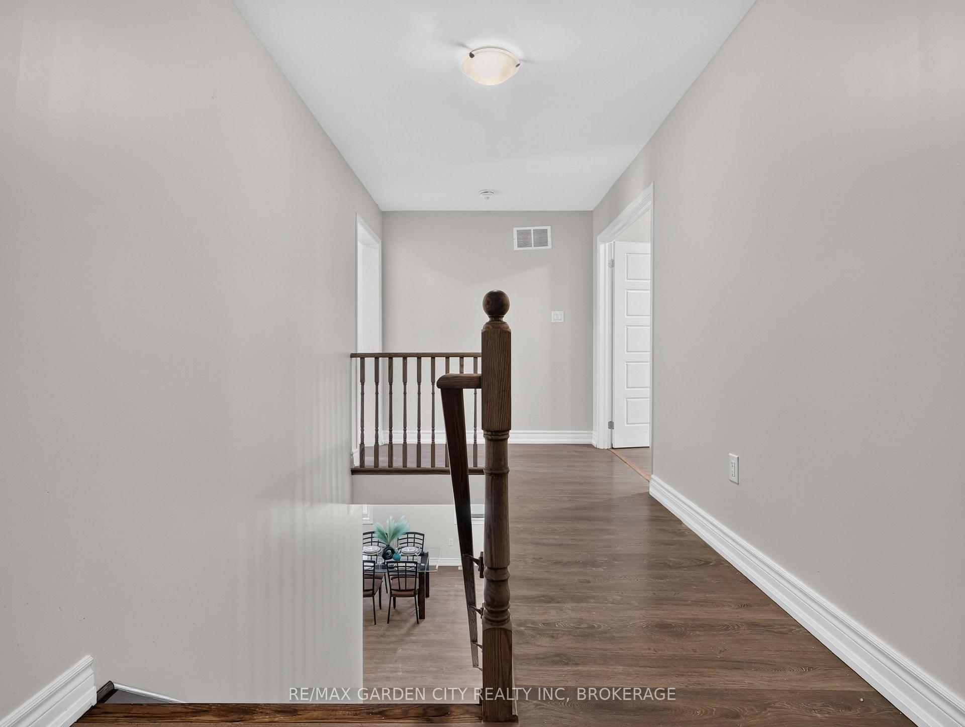 Photo 23 of 7568 Tupelo Crescent, Niagara Falls, Brown — HOMEH