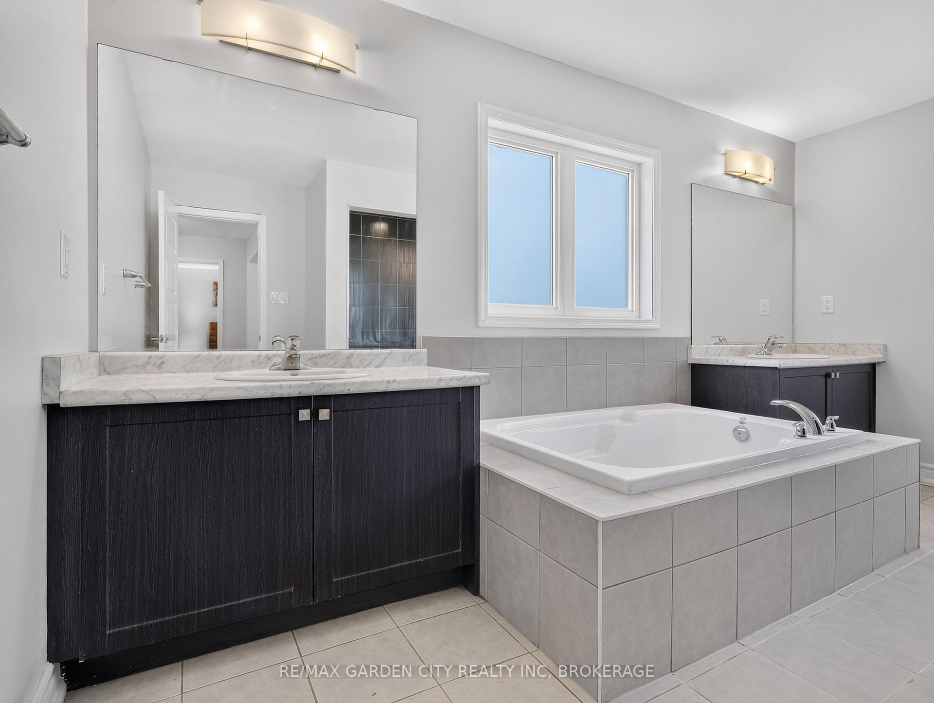 Photo 29 of 7568 Tupelo Crescent, Niagara Falls, Brown — HOMEH
