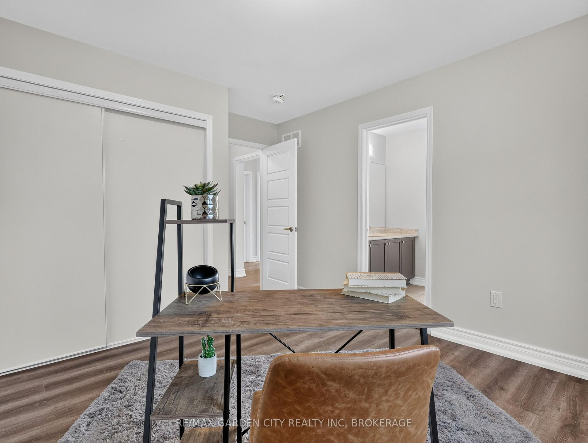 Photo 32 of 7568 Tupelo Crescent, Niagara Falls, Brown — HOMEH