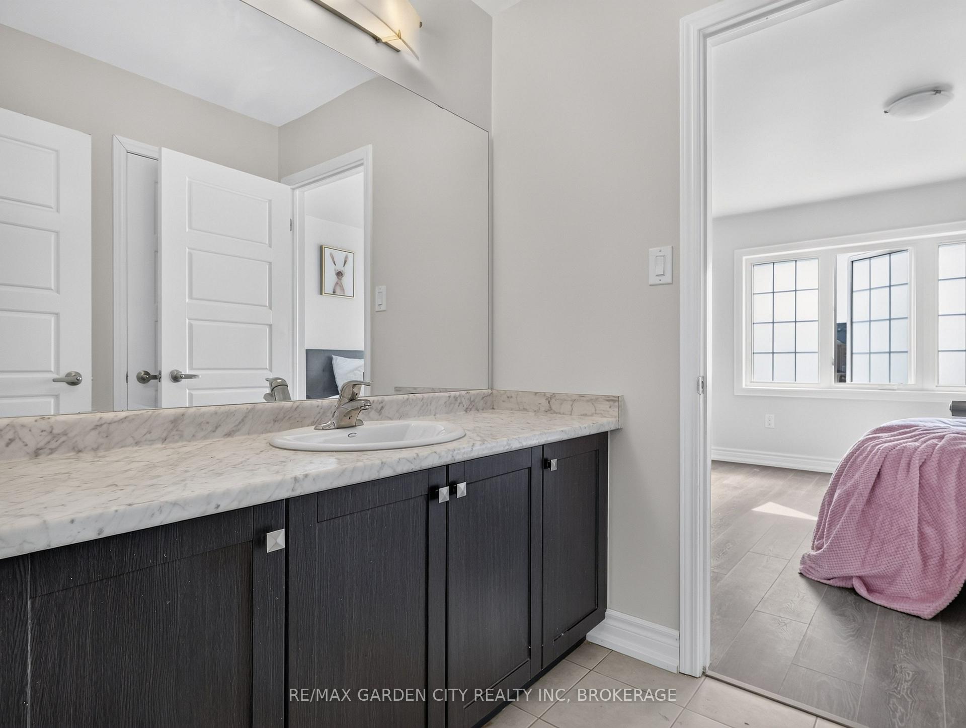 Photo 33 of 7568 Tupelo Crescent, Niagara Falls, Brown — HOMEH