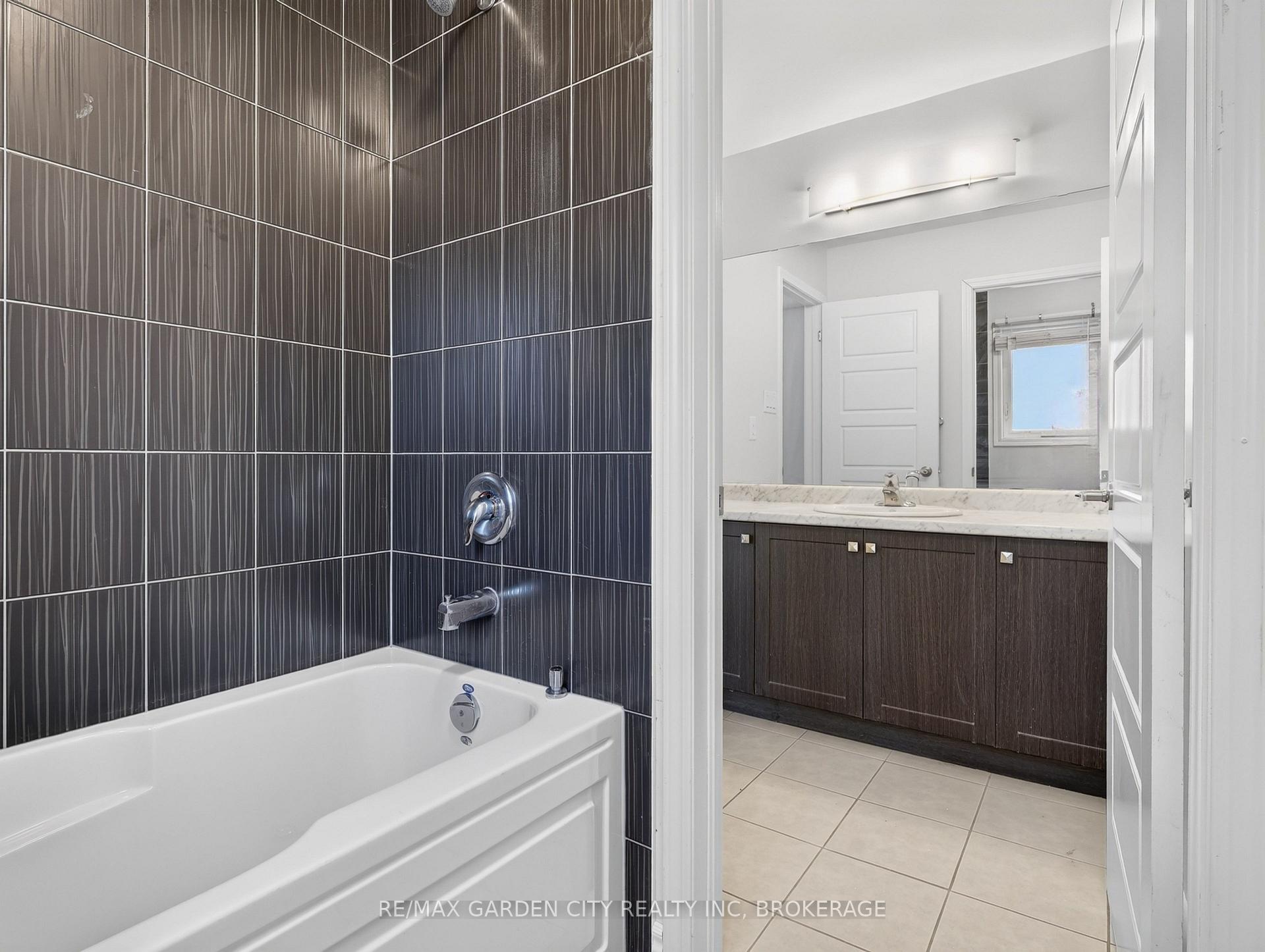 Photo 34 of 7568 Tupelo Crescent, Niagara Falls, Brown — HOMEH
