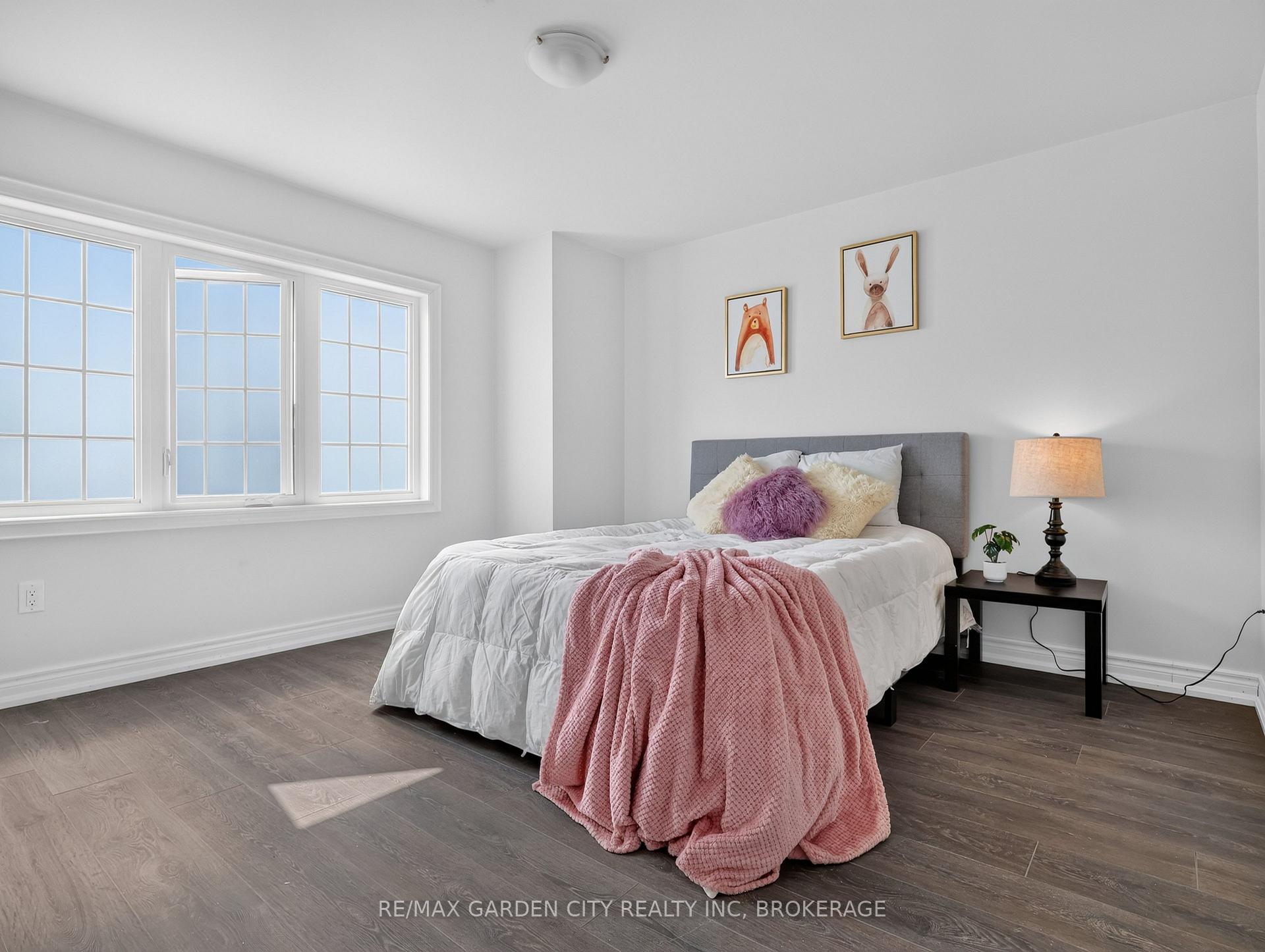 Photo 35 of 7568 Tupelo Crescent, Niagara Falls, Brown — HOMEH