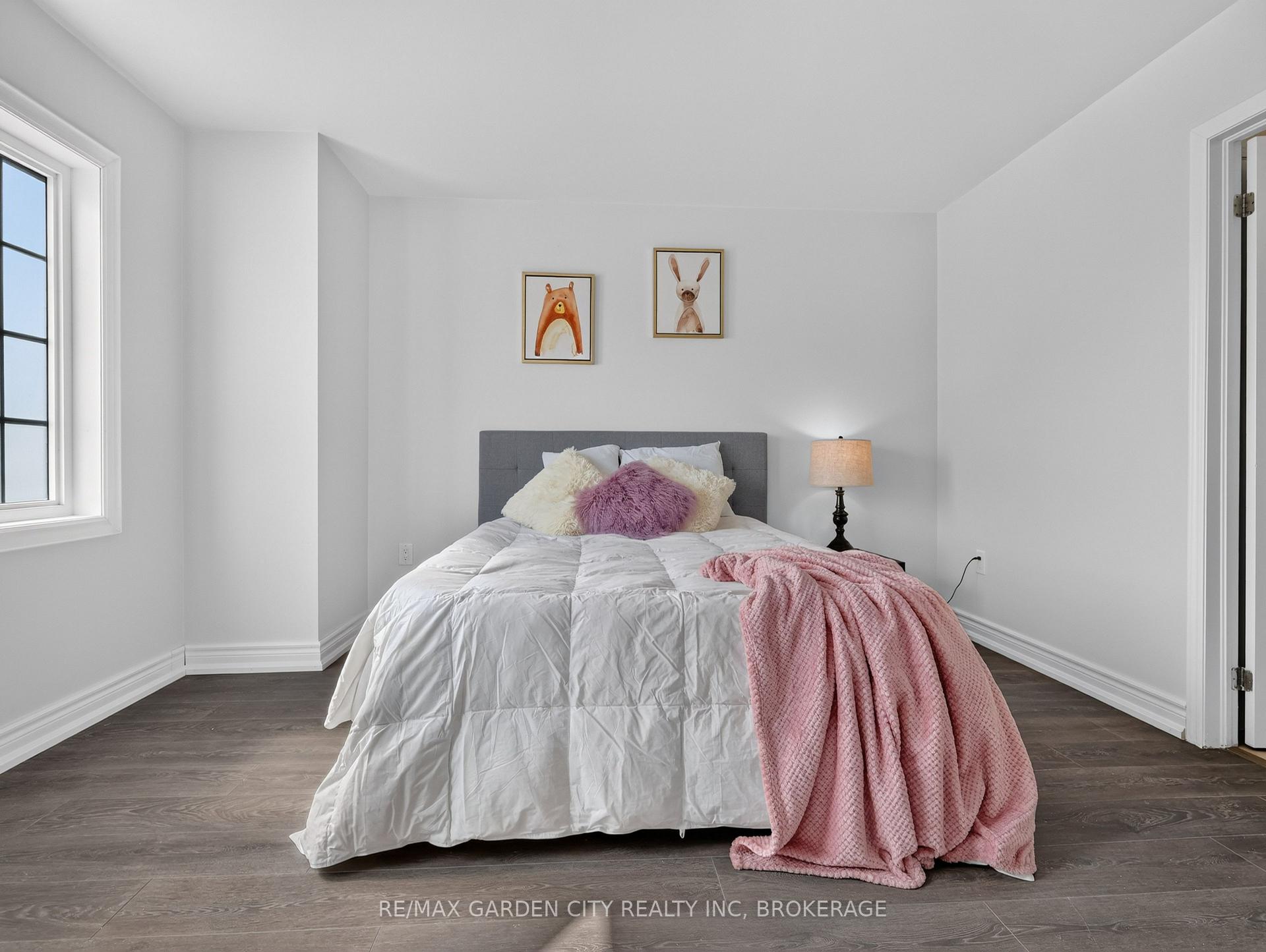 Photo 36 of 7568 Tupelo Crescent, Niagara Falls, Brown — HOMEH