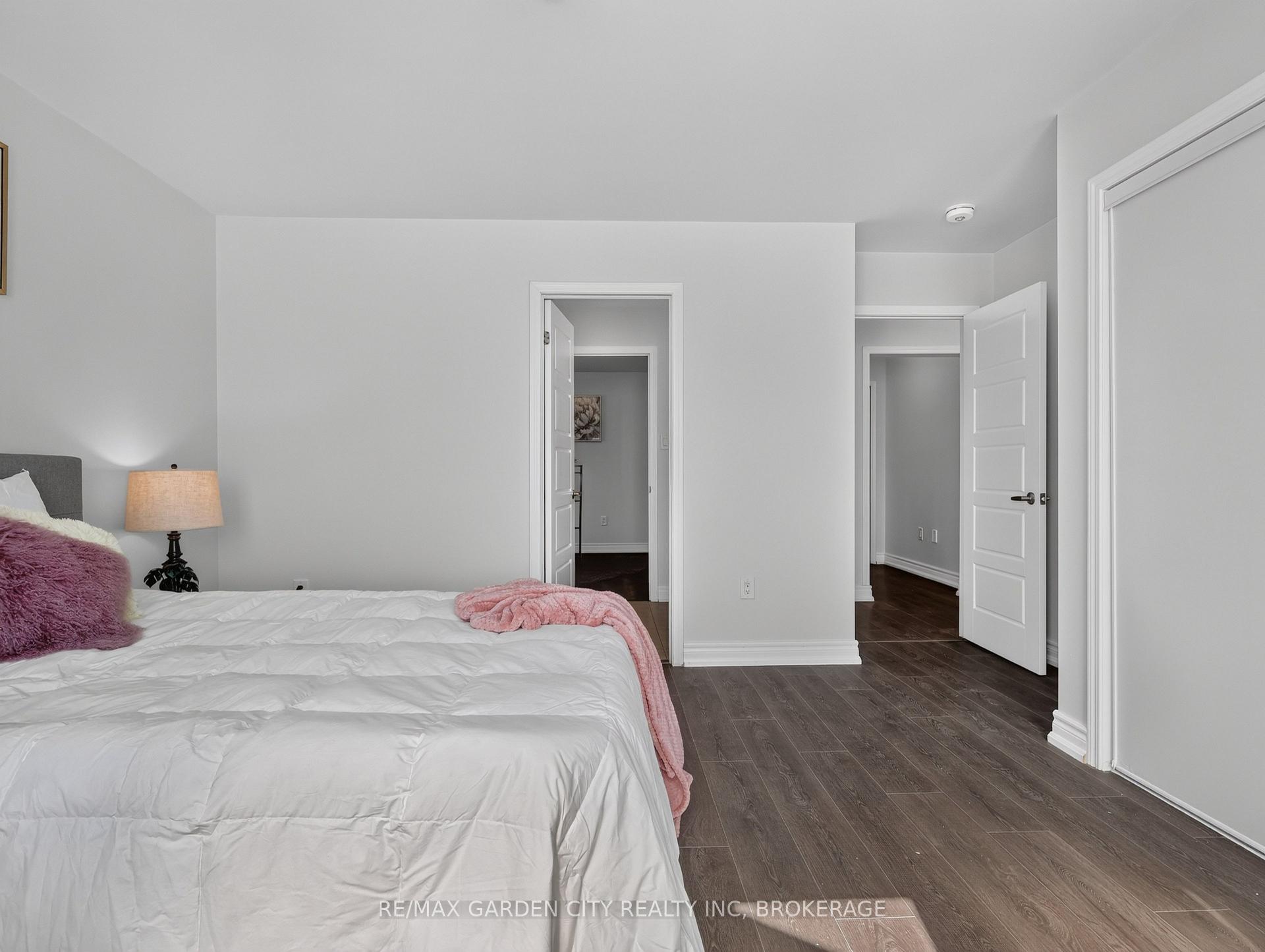 Photo 37 of 7568 Tupelo Crescent, Niagara Falls, Brown — HOMEH