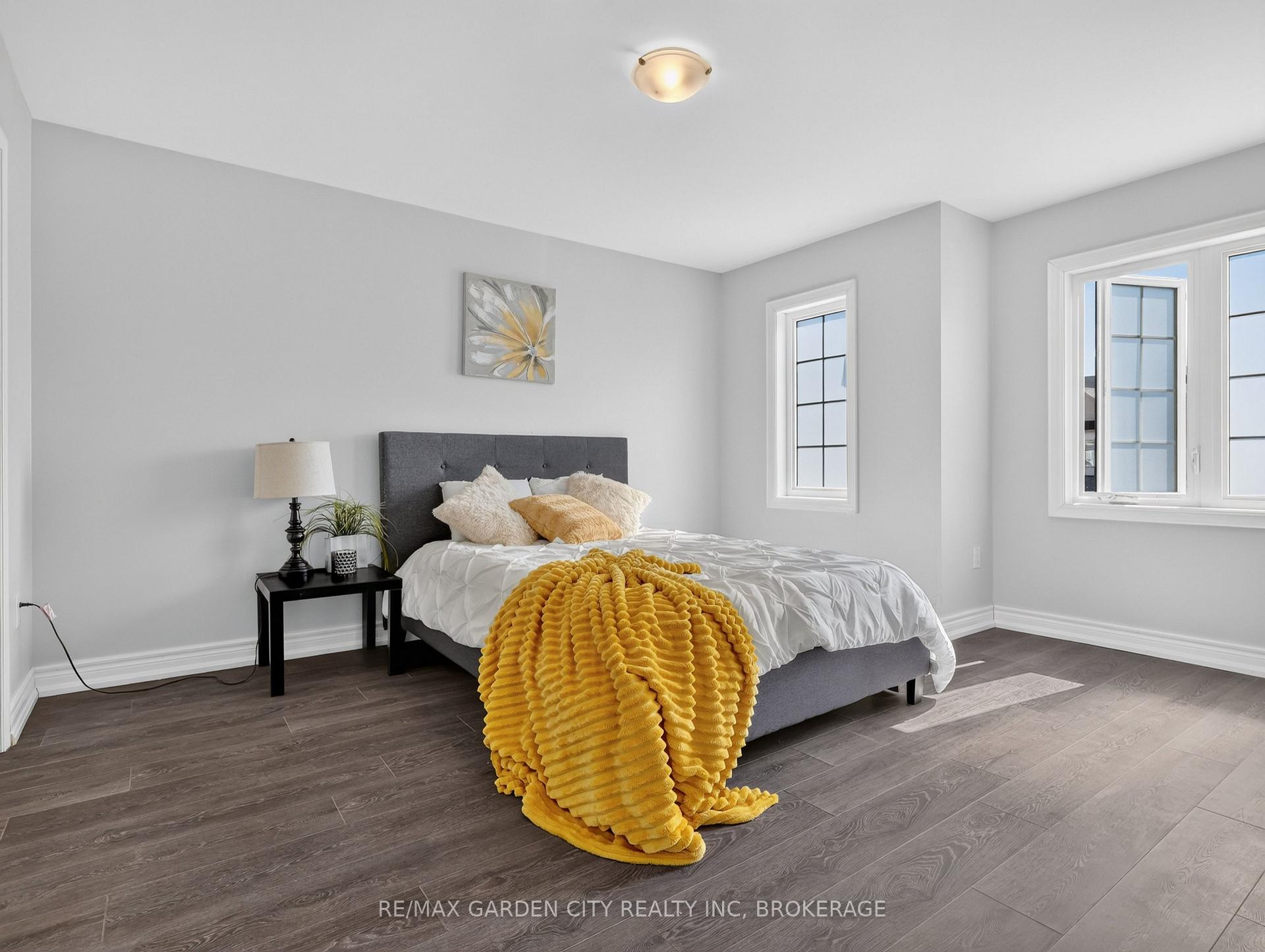 Photo 38 of 7568 Tupelo Crescent, Niagara Falls, Brown — HOMEH