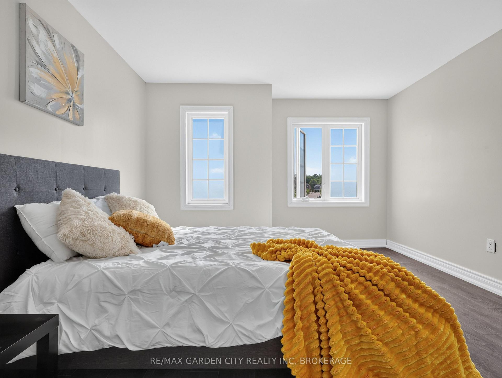 Photo 39 of 7568 Tupelo Crescent, Niagara Falls, Brown — HOMEH