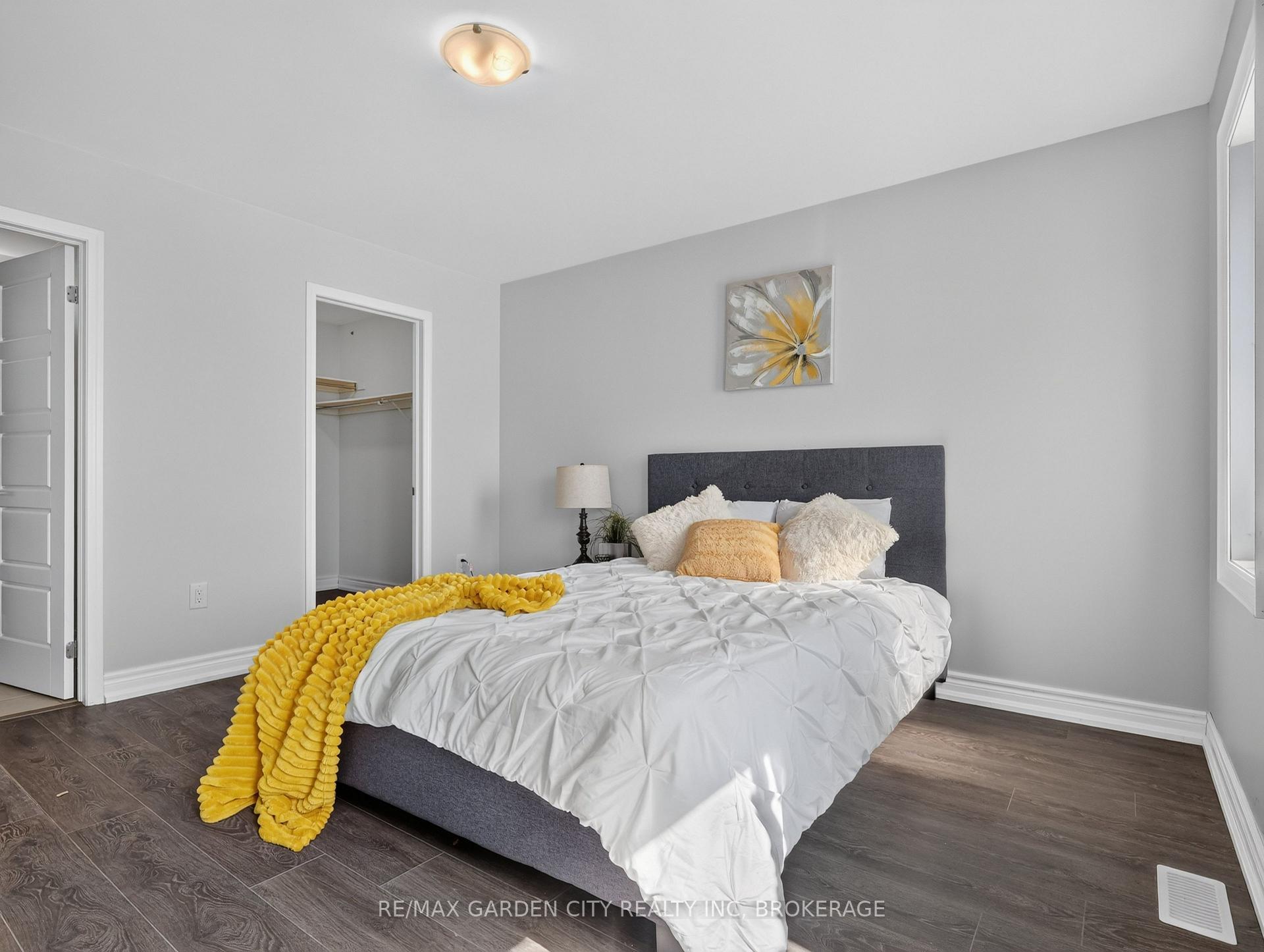 Photo 40 of 7568 Tupelo Crescent, Niagara Falls, Brown — HOMEH