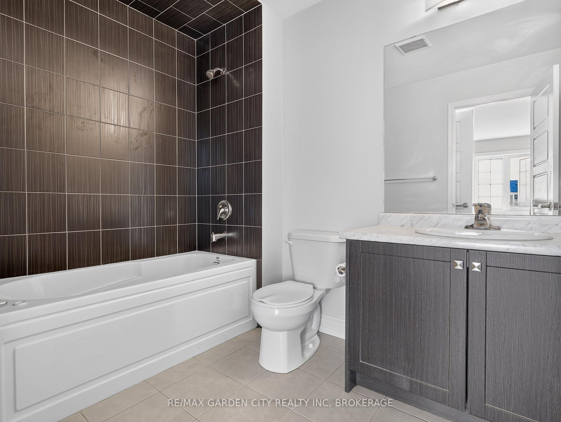 Photo 41 of 7568 Tupelo Crescent, Niagara Falls, Brown — HOMEH