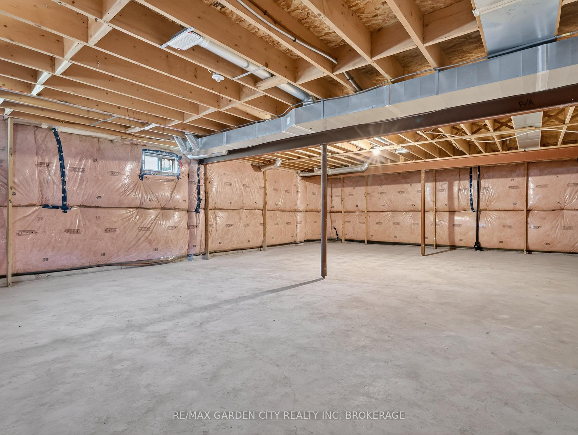 Photo 44 of 7568 Tupelo Crescent, Niagara Falls, Brown — HOMEH