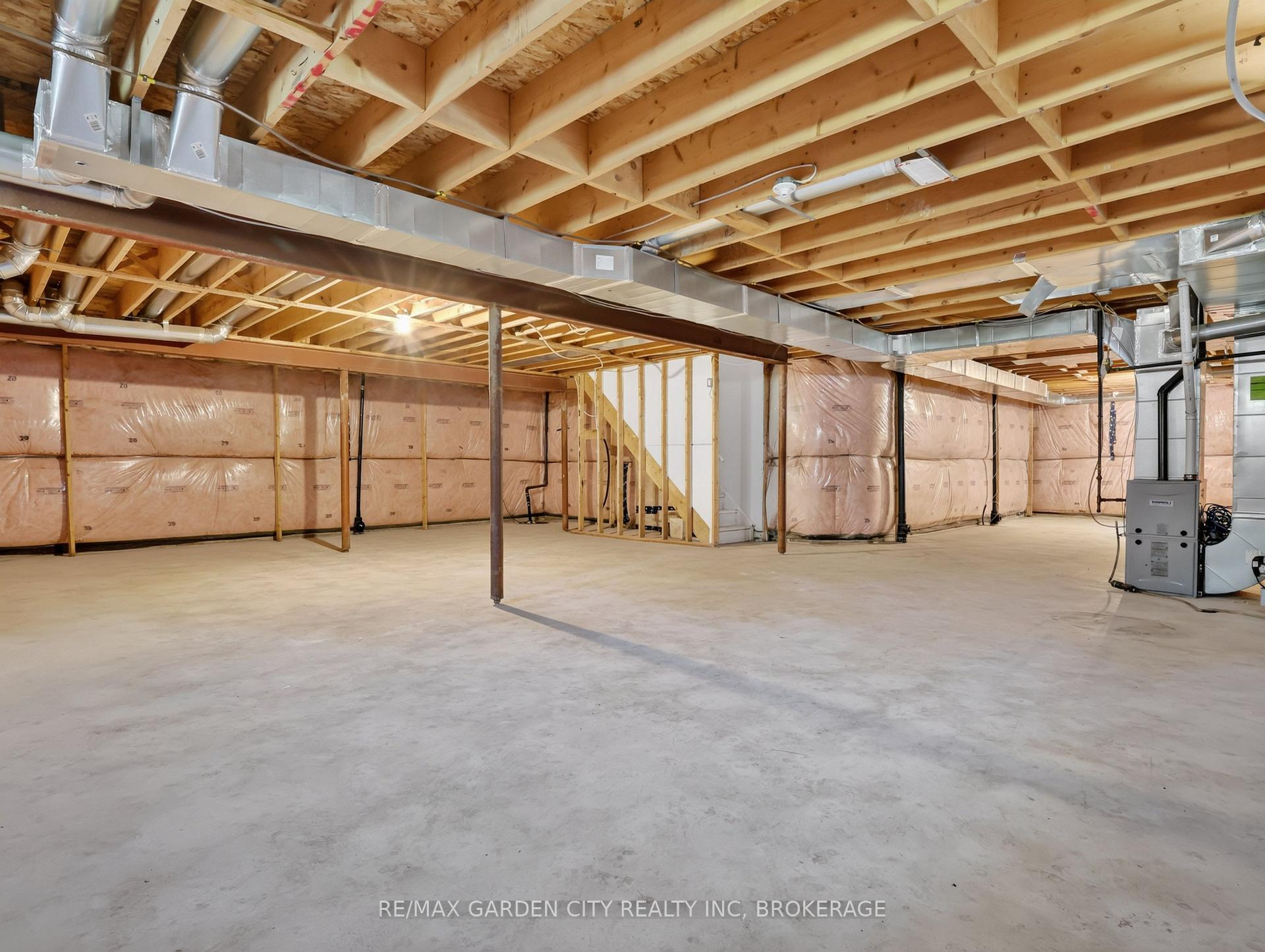 Photo 45 of 7568 Tupelo Crescent, Niagara Falls, Brown — HOMEH