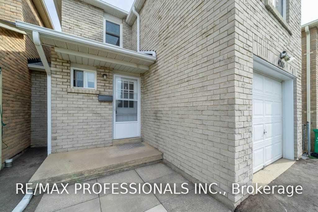 Photo 2 of 4207 Beacon Lane, Mississauga, Creditview — HOMEH