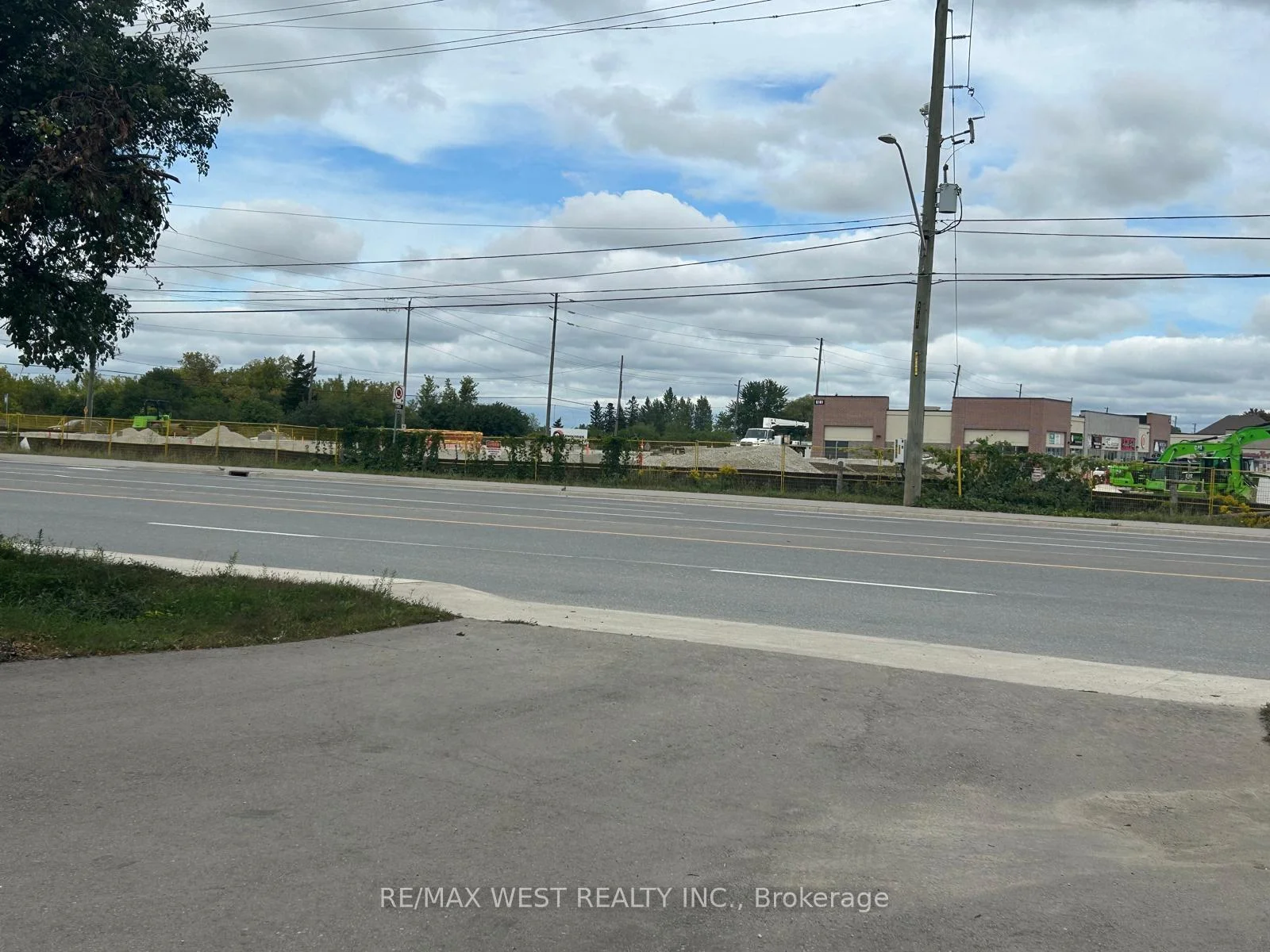 Photo 2 of 11850 Airport Road, Brampton, Vales of Castlemore — HOMEH