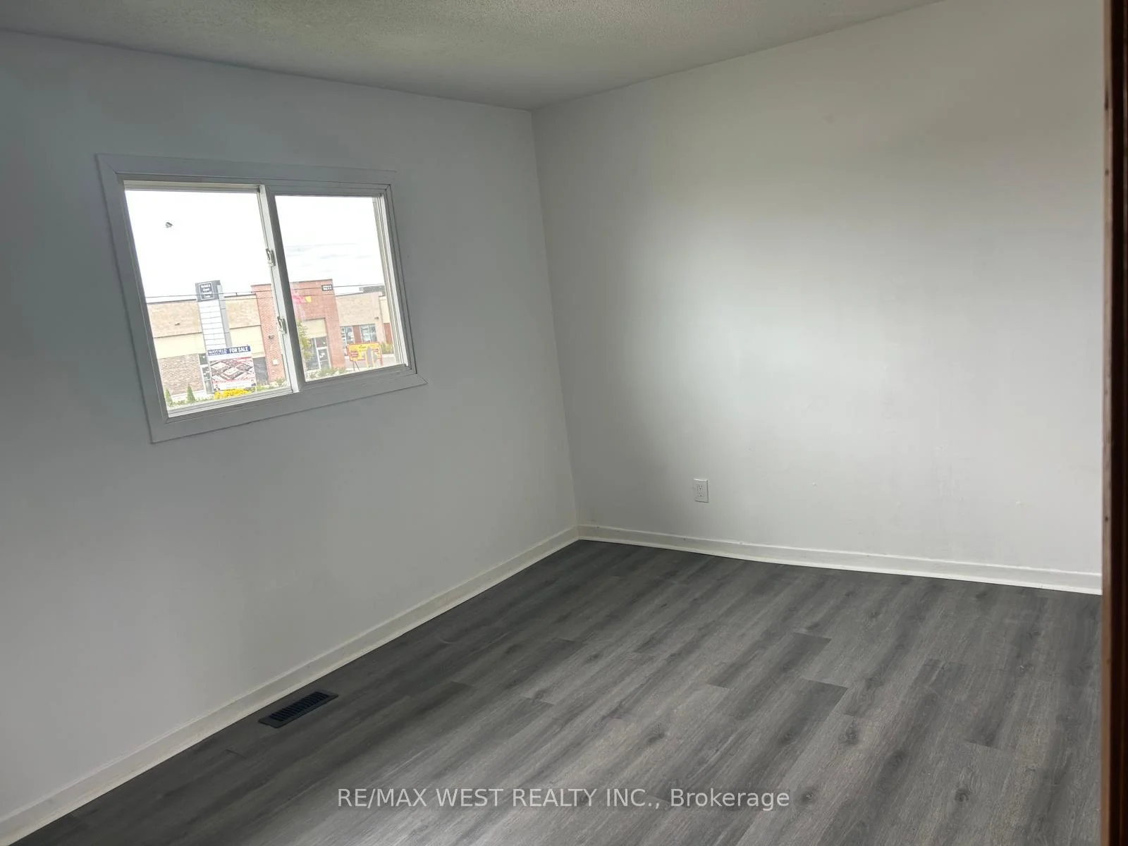 Photo 5 of 11850 Airport Road, Brampton, Vales of Castlemore — HOMEH