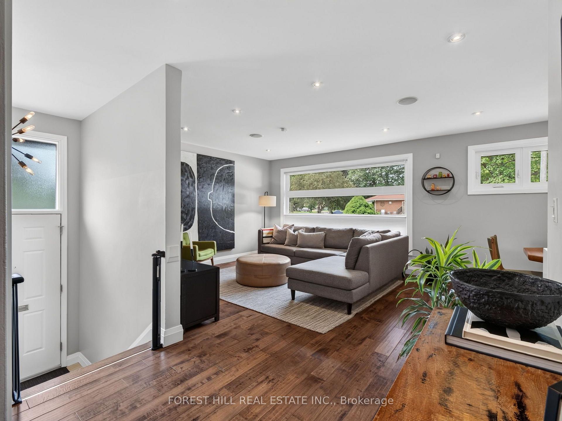Photo 2 of 34 Mitre Place, Etobicoke, Kingsview Village-The Westway — HOMEH
