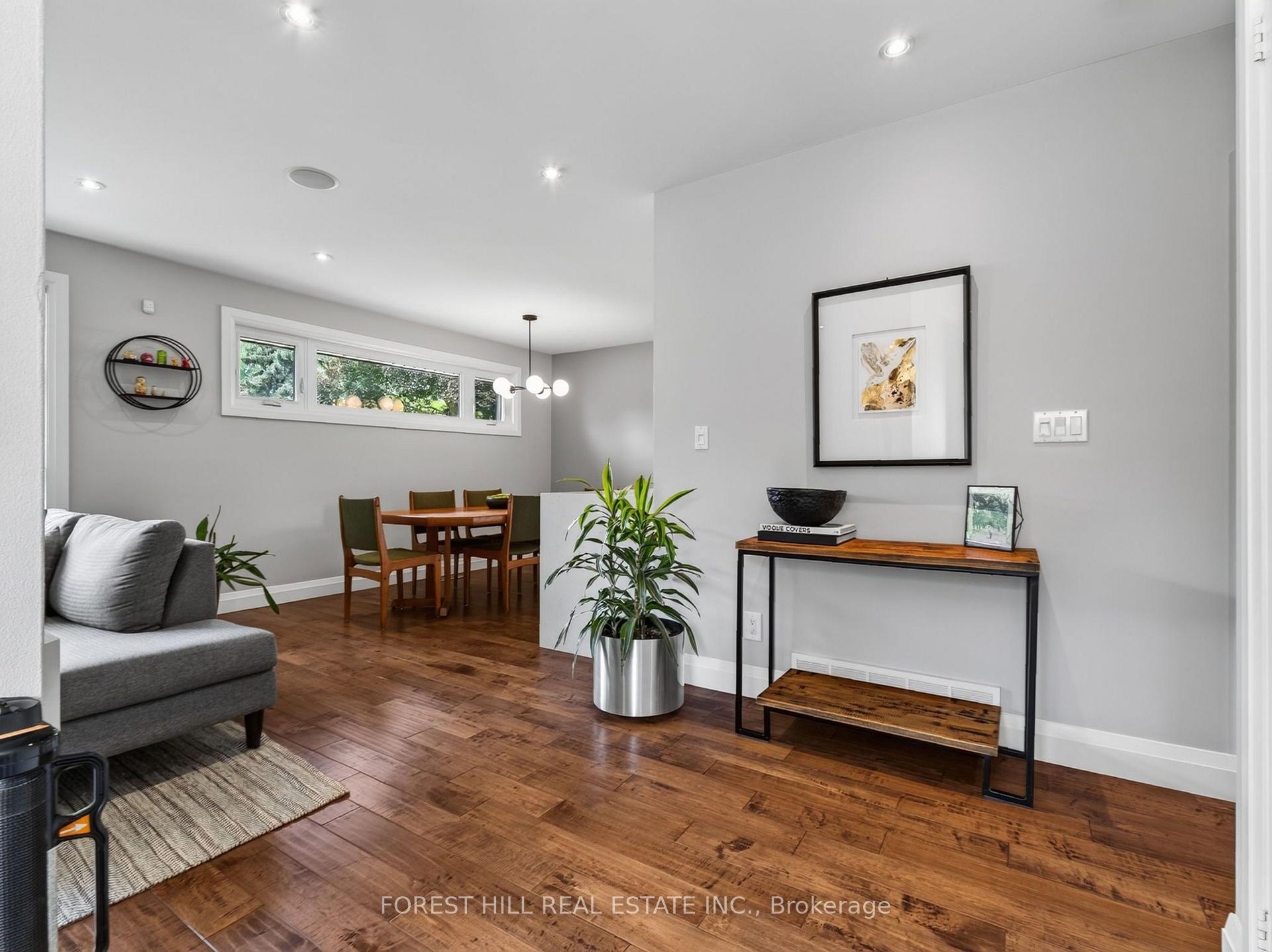 Photo 3 of 34 Mitre Place, Etobicoke, Kingsview Village-The Westway — HOMEH