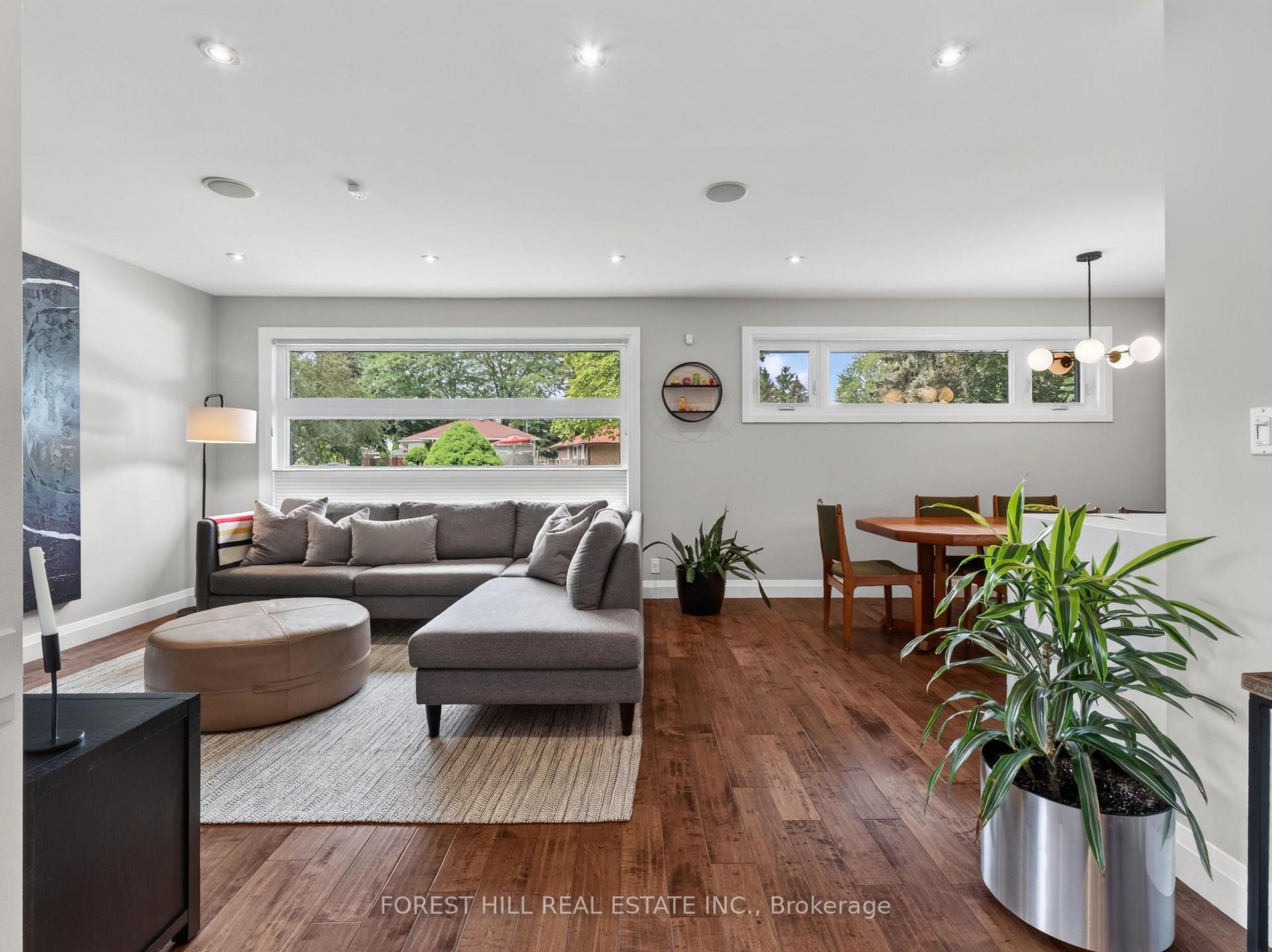 Photo 4 of 34 Mitre Place, Etobicoke, Kingsview Village-The Westway — HOMEH