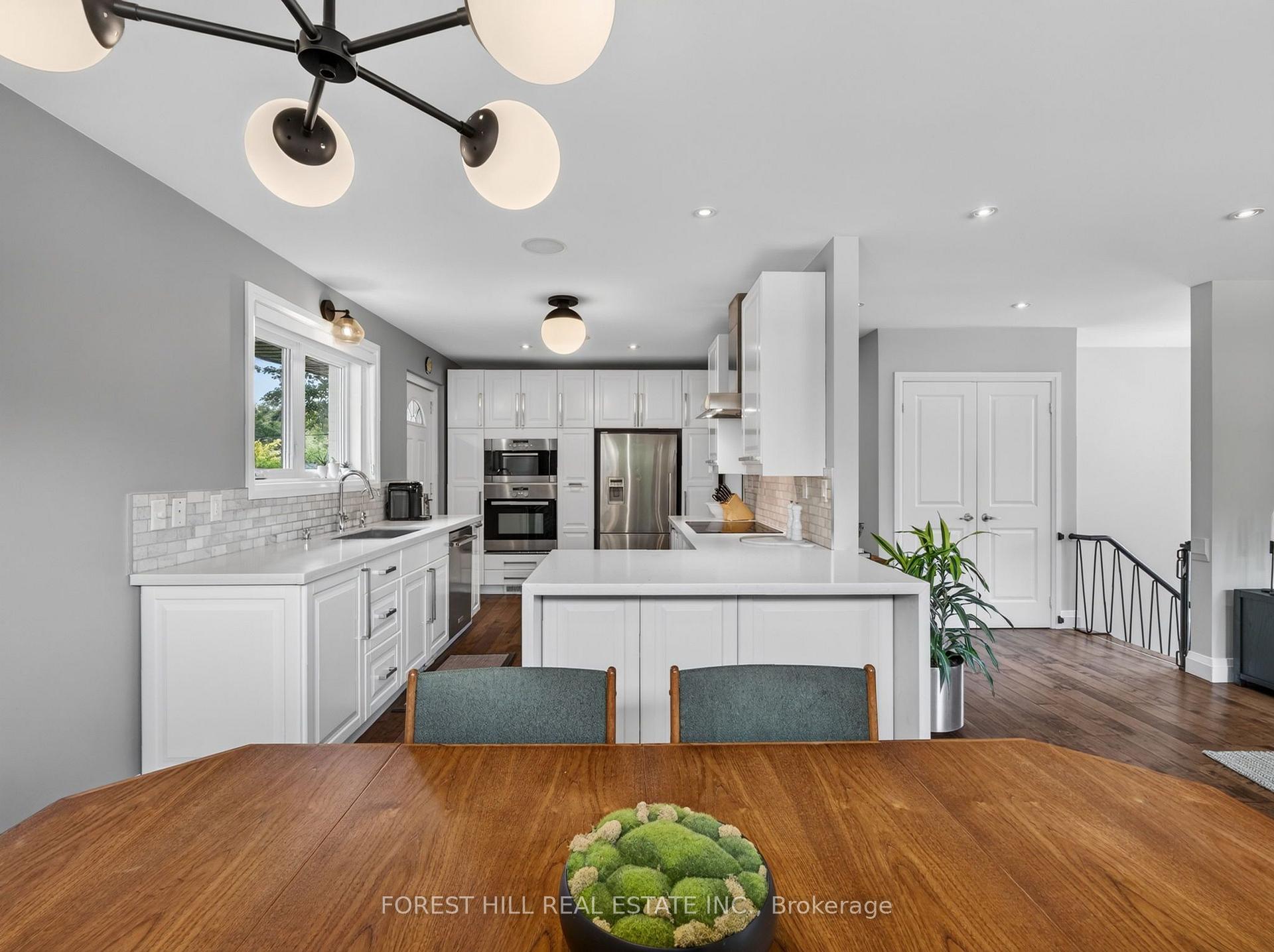 Photo 8 of 34 Mitre Place, Etobicoke, Kingsview Village-The Westway — HOMEH