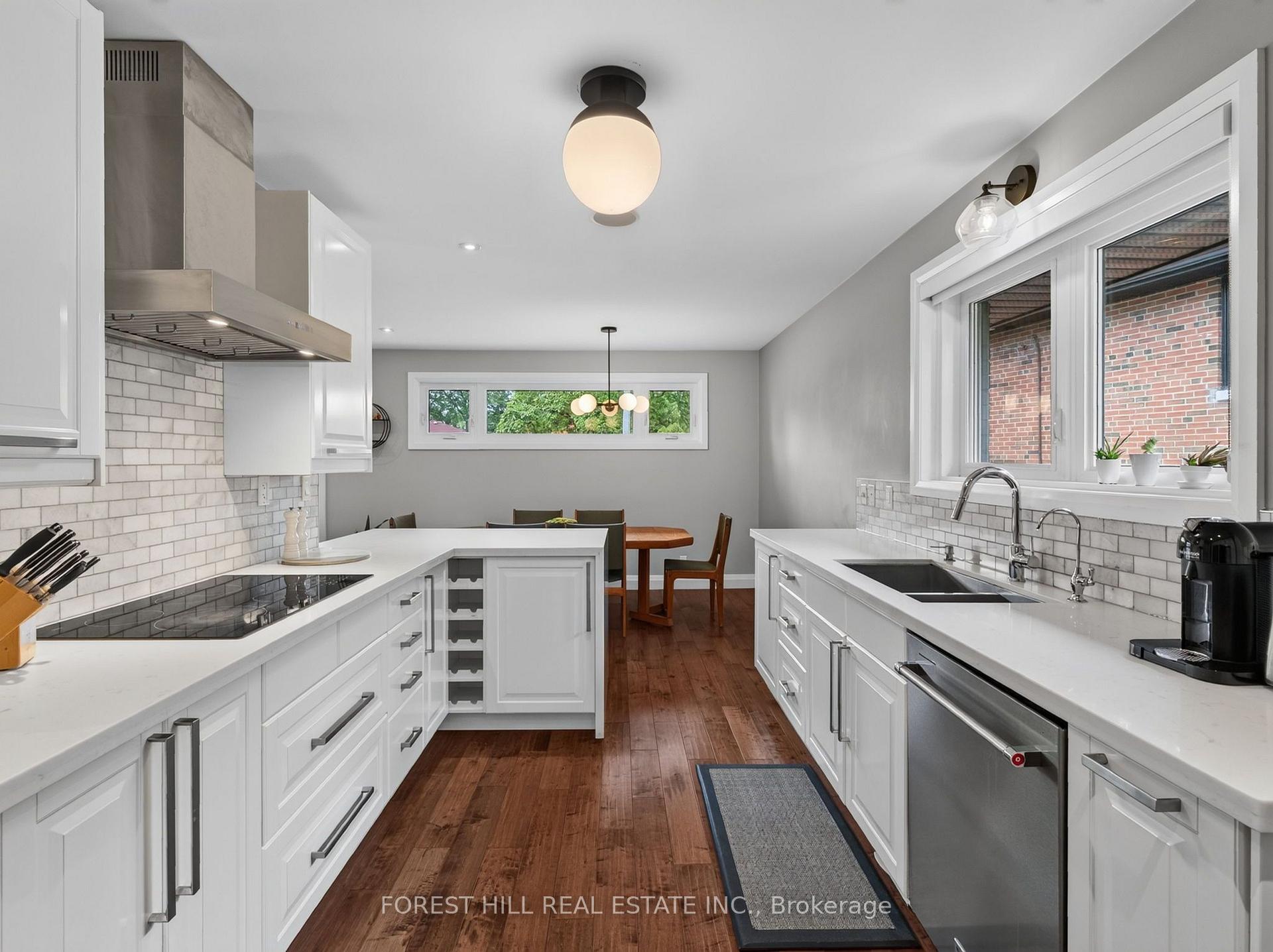 Photo 11 of 34 Mitre Place, Etobicoke, Kingsview Village-The Westway — HOMEH