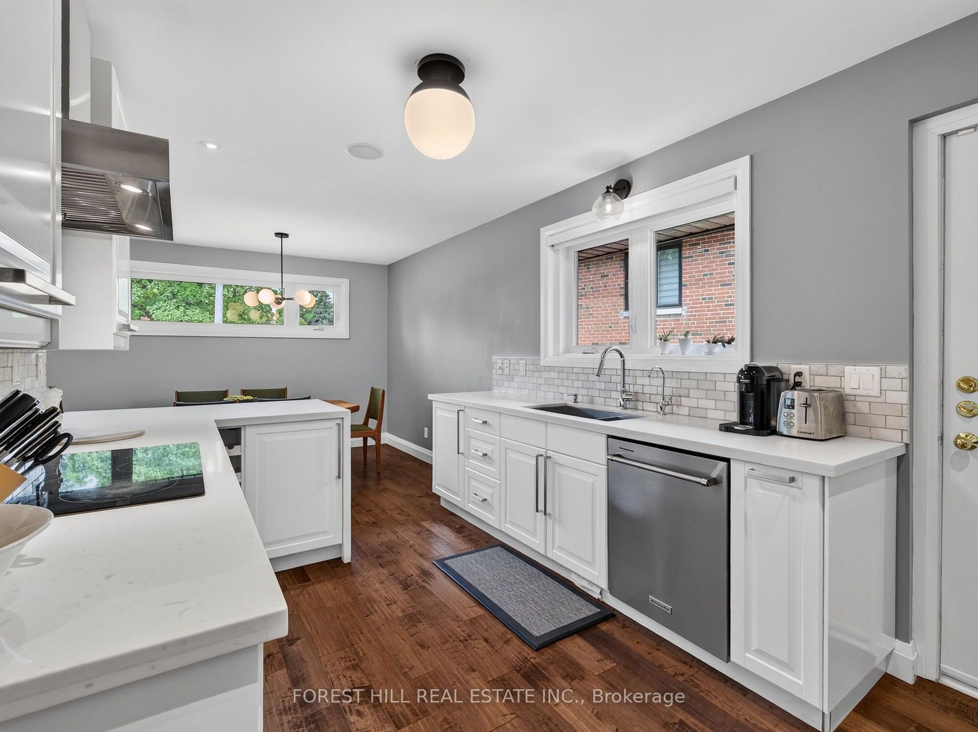 Photo 12 of 34 Mitre Place, Etobicoke, Kingsview Village-The Westway — HOMEH
