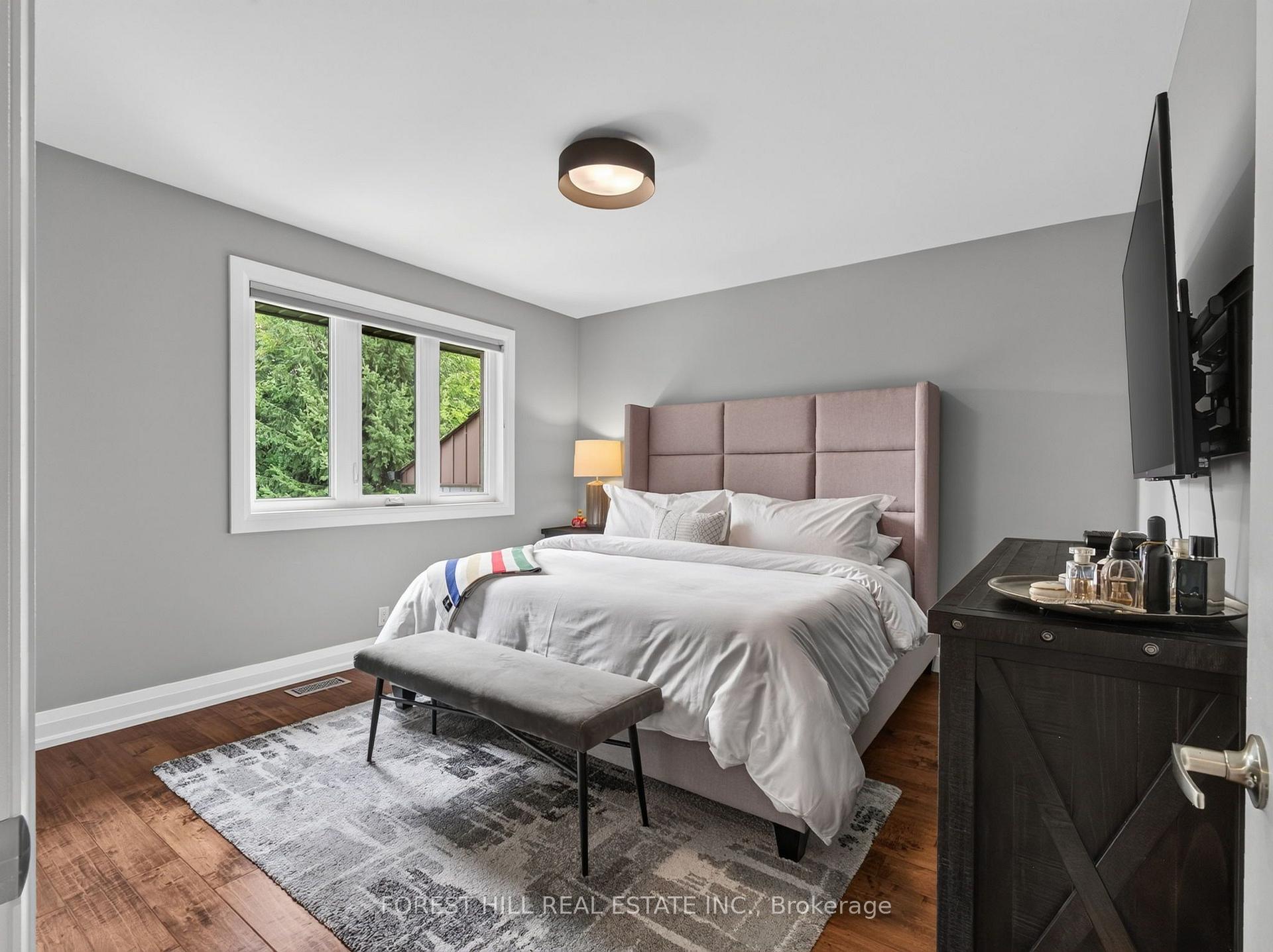 Photo 13 of 34 Mitre Place, Etobicoke, Kingsview Village-The Westway — HOMEH