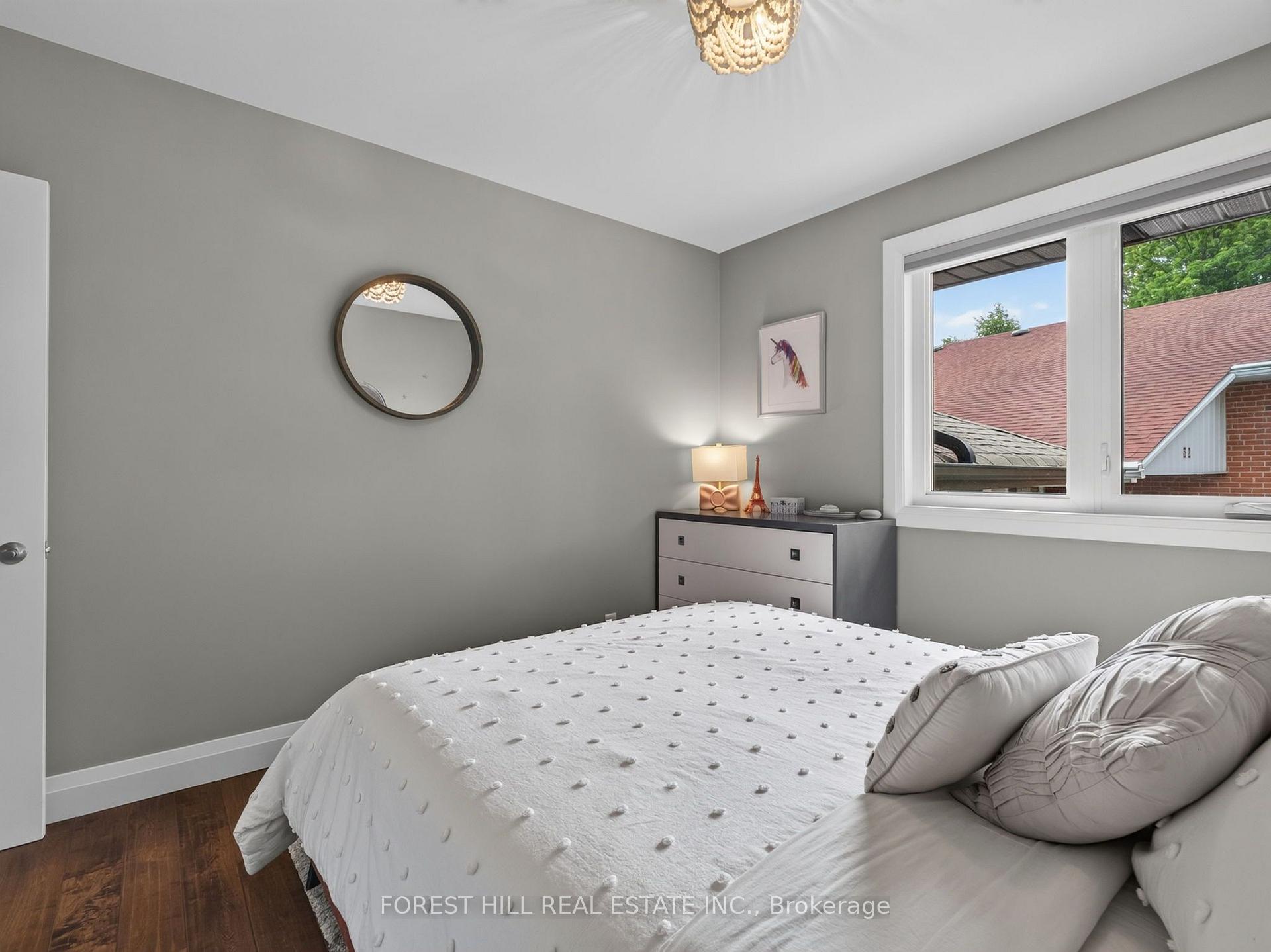 Photo 16 of 34 Mitre Place, Etobicoke, Kingsview Village-The Westway — HOMEH