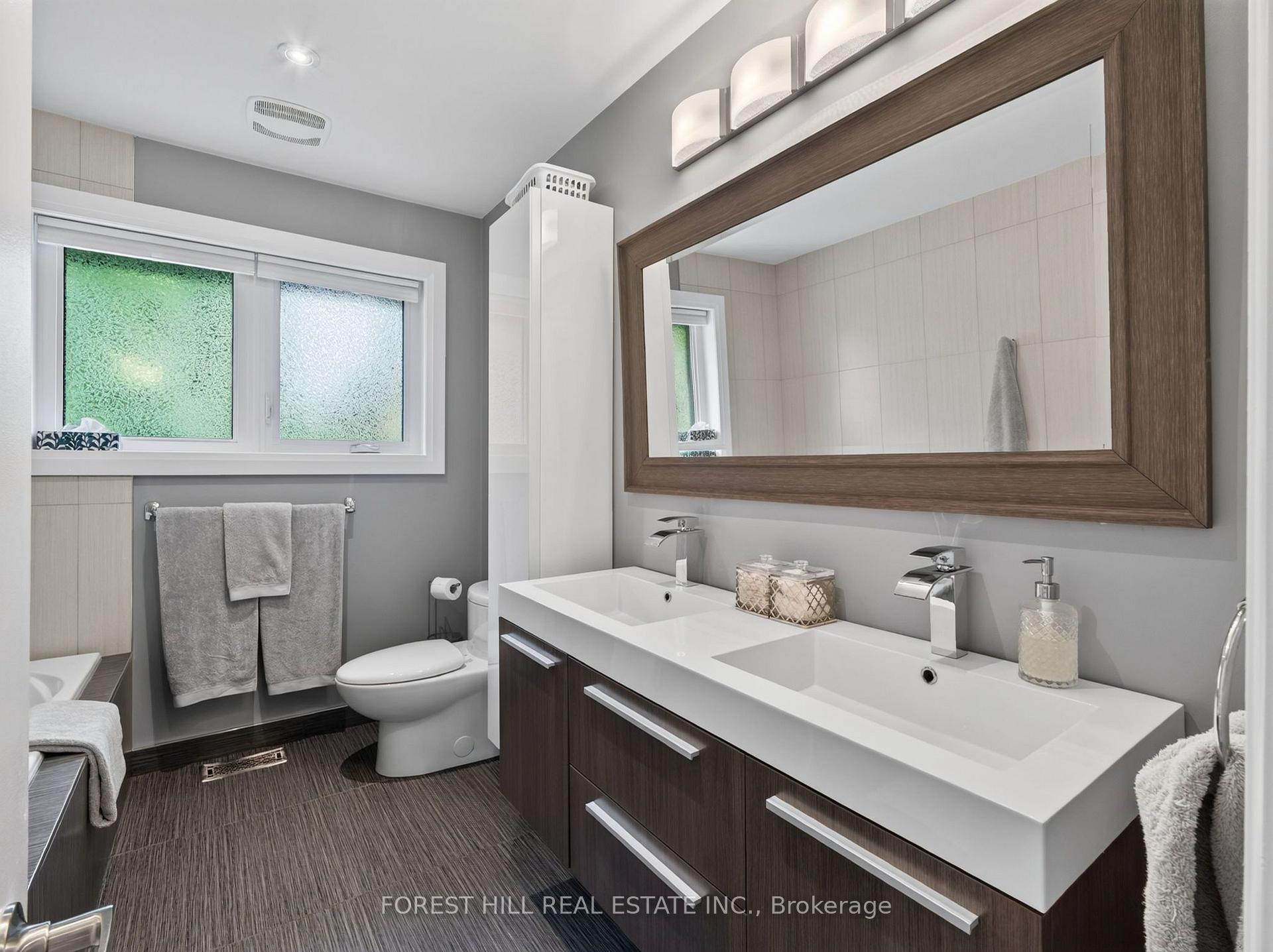Photo 18 of 34 Mitre Place, Etobicoke, Kingsview Village-The Westway — HOMEH