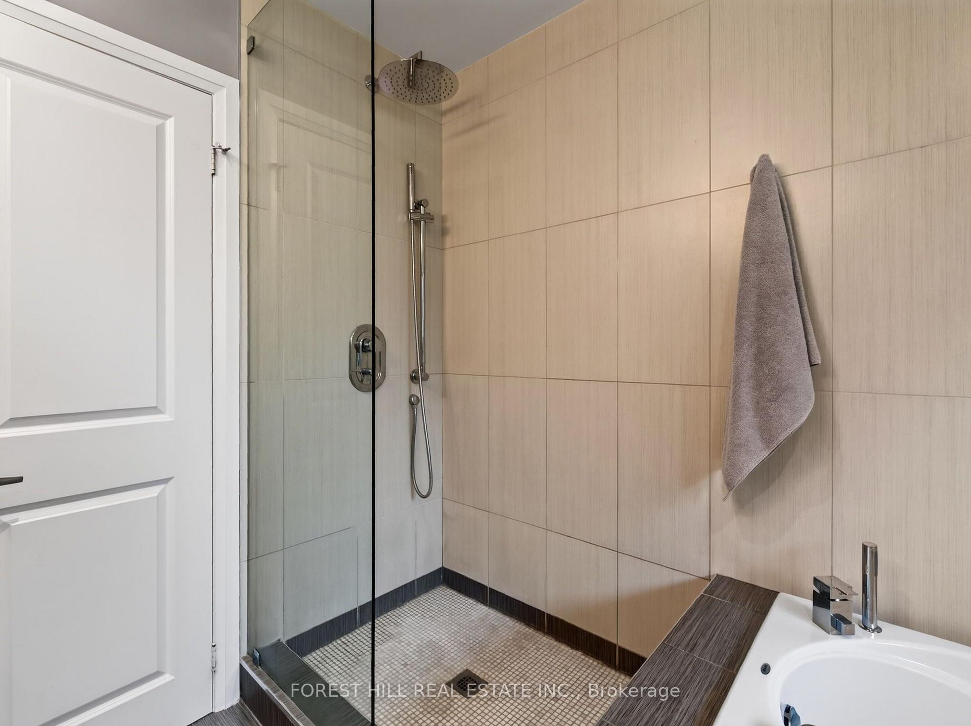 Photo 19 of 34 Mitre Place, Etobicoke, Kingsview Village-The Westway — HOMEH