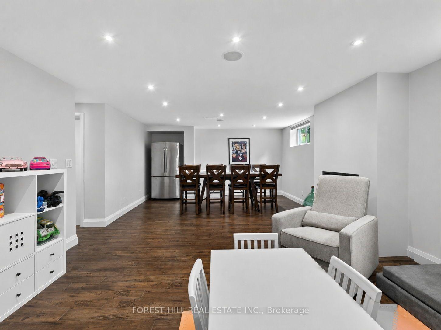 Photo 23 of 34 Mitre Place, Etobicoke, Kingsview Village-The Westway — HOMEH