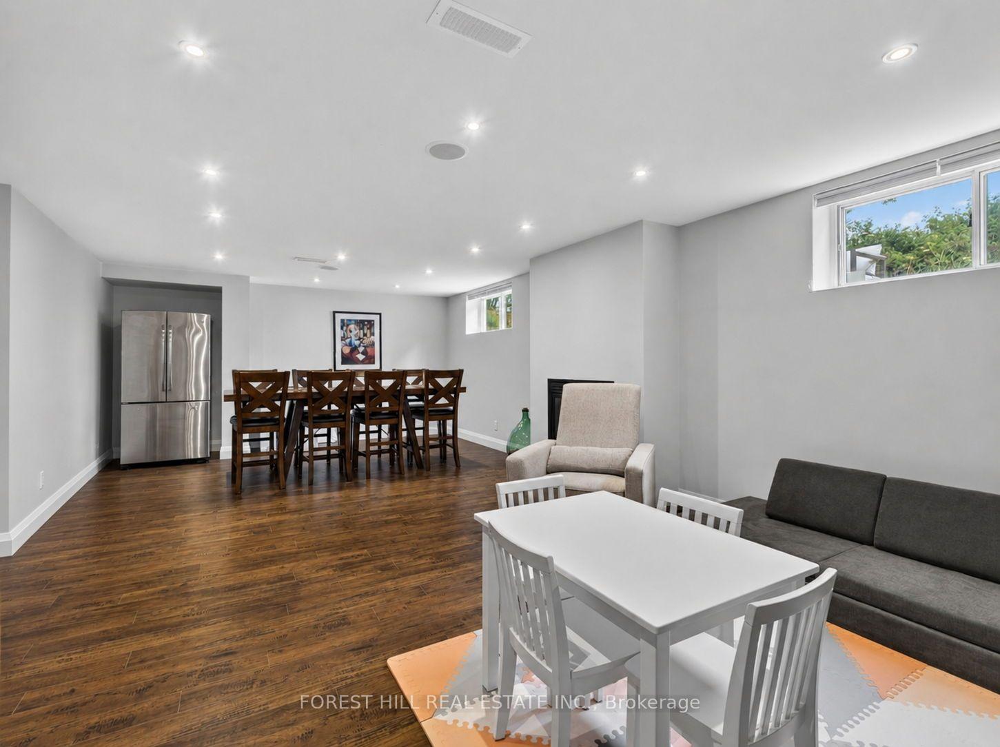 Photo 24 of 34 Mitre Place, Etobicoke, Kingsview Village-The Westway — HOMEH