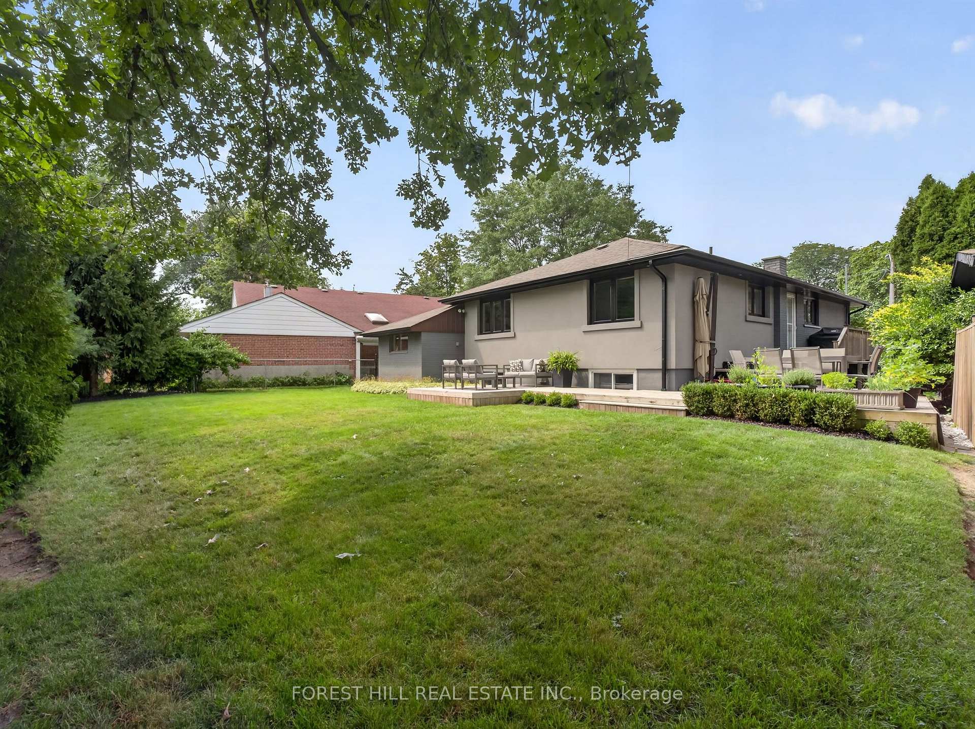 Photo 32 of 34 Mitre Place, Etobicoke, Kingsview Village-The Westway — HOMEH