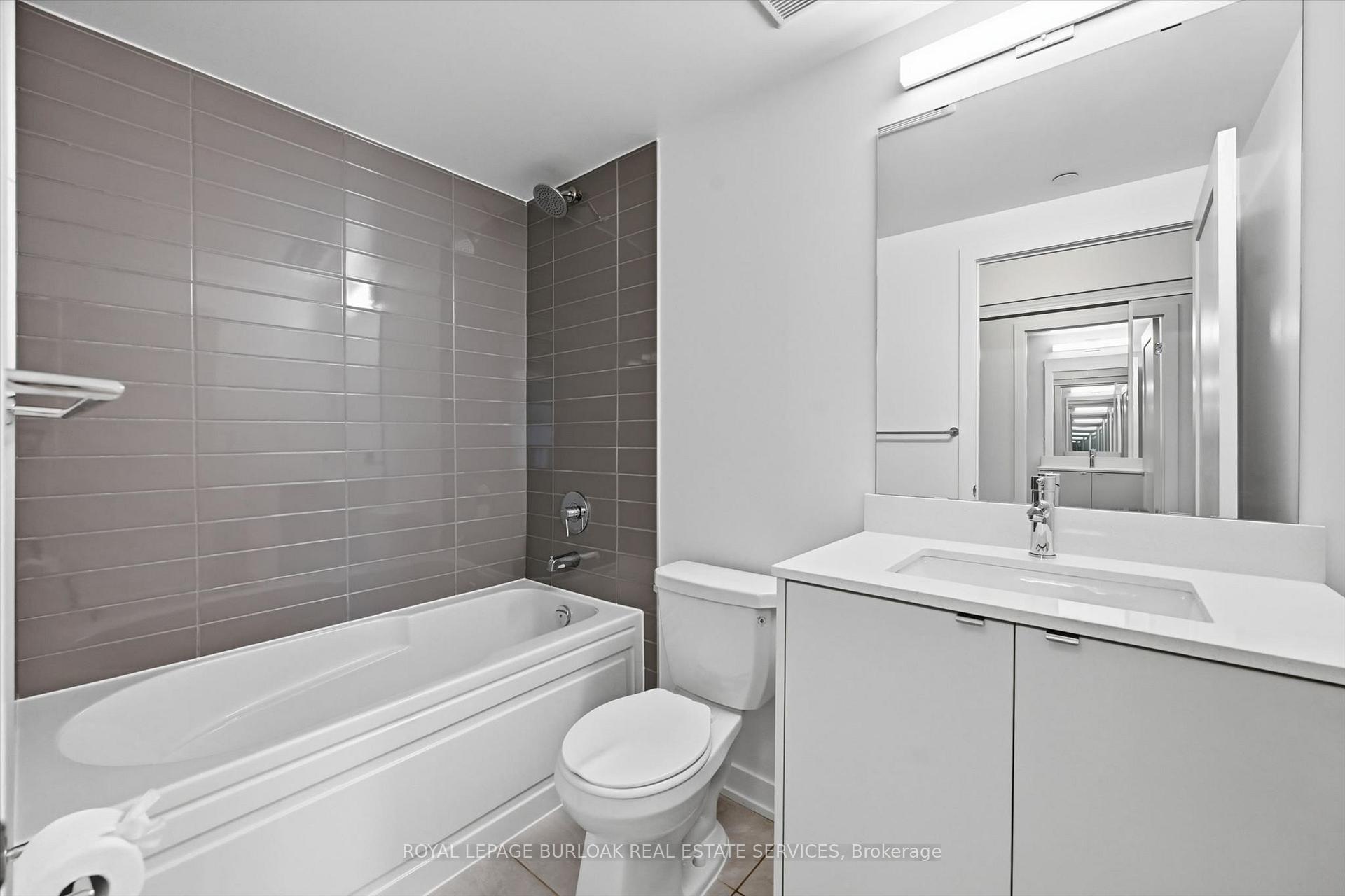 Photo 4 of Unit B810, 3200 Dakota Common, Burlington, Alton — HOMEH