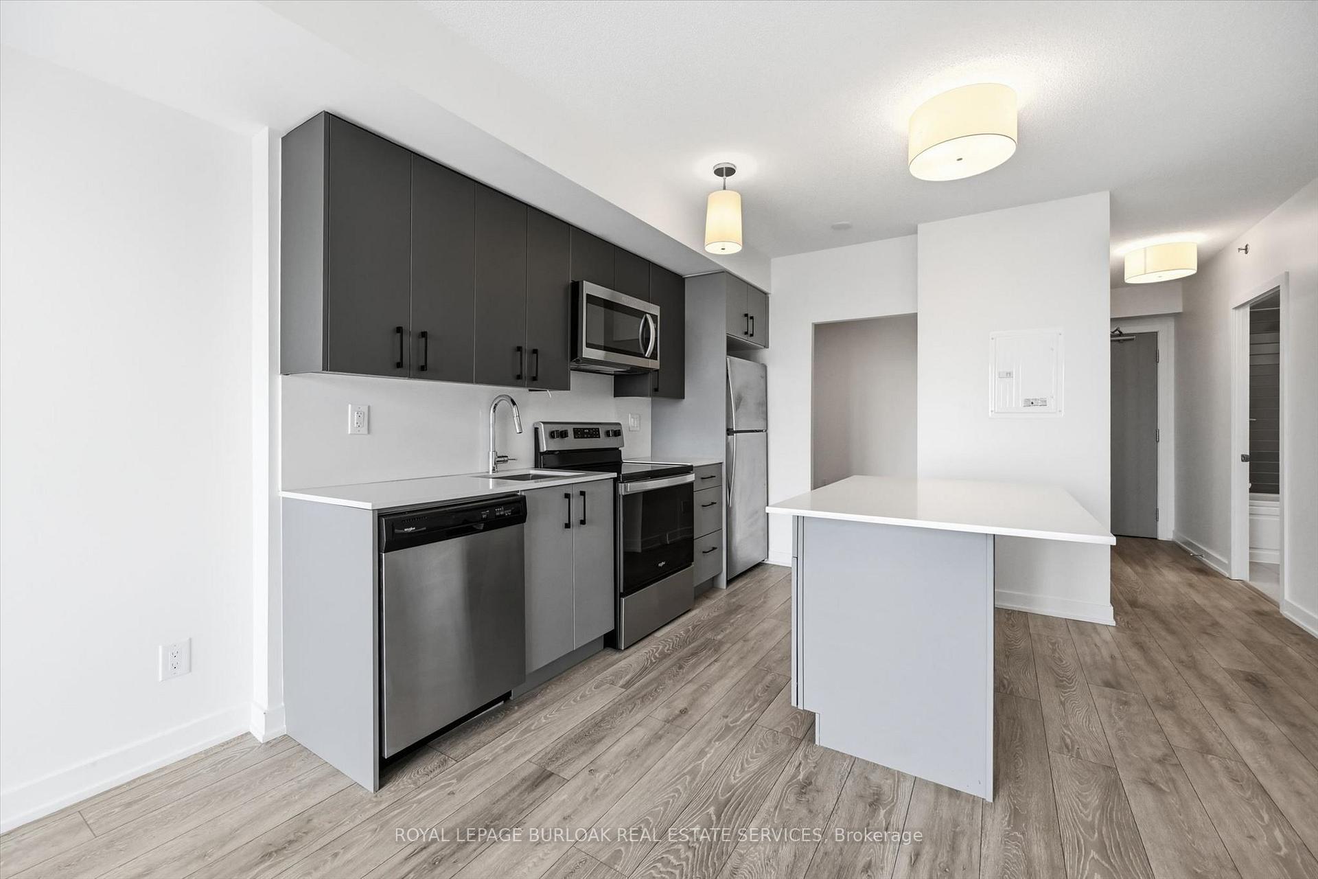 Photo 8 of Unit B810, 3200 Dakota Common, Burlington, Alton — HOMEH