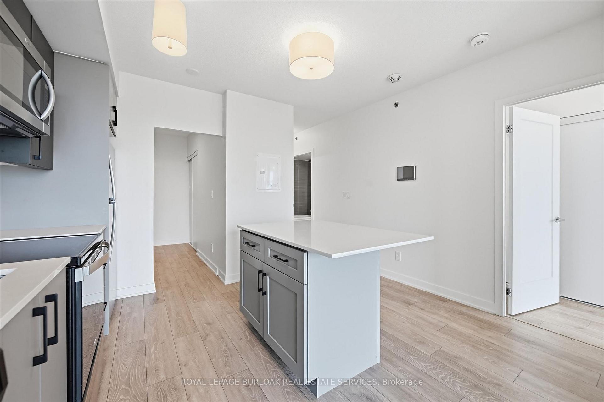 Photo 9 of Unit B810, 3200 Dakota Common, Burlington, Alton — HOMEH
