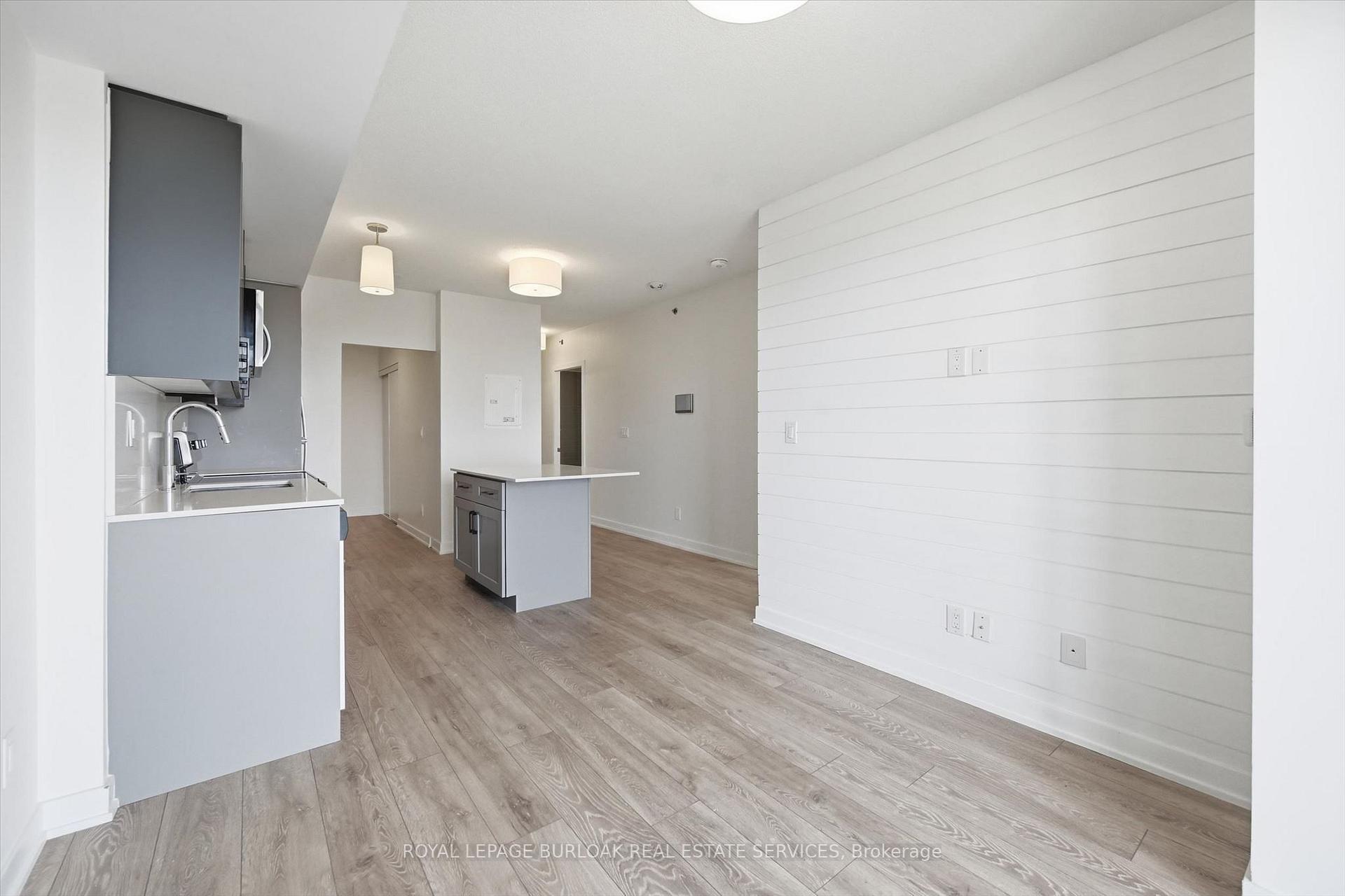 Photo 13 of Unit B810, 3200 Dakota Common, Burlington, Alton — HOMEH