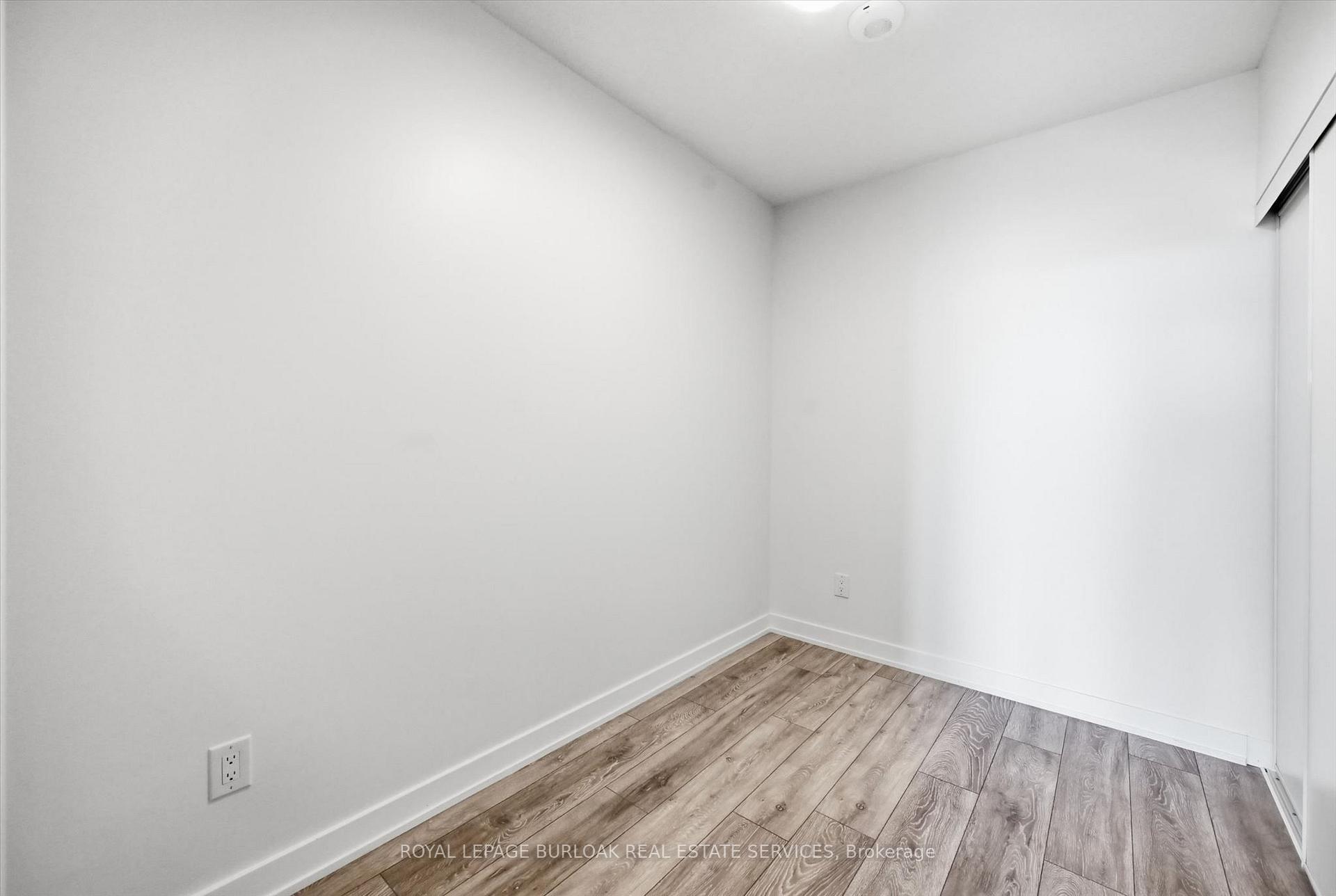 Photo 17 of Unit B810, 3200 Dakota Common, Burlington, Alton — HOMEH