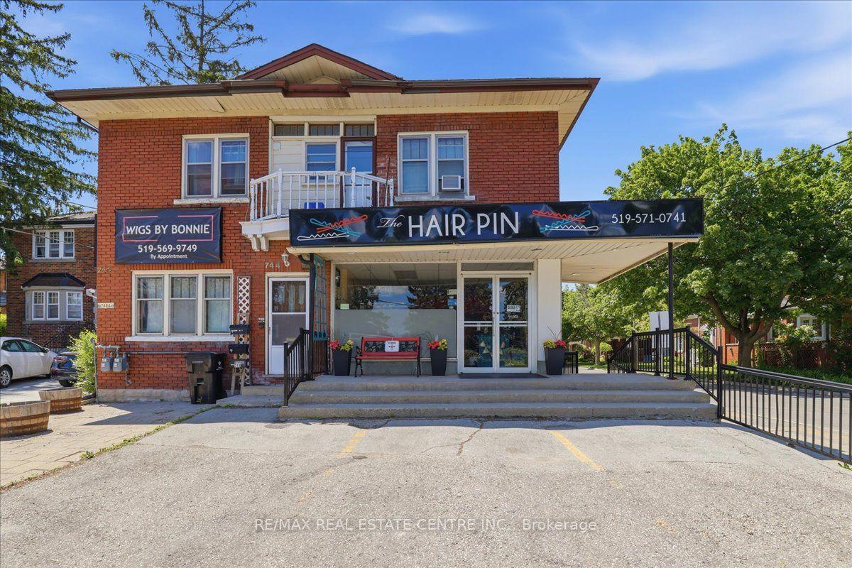 Photo of 744 Queen Street S