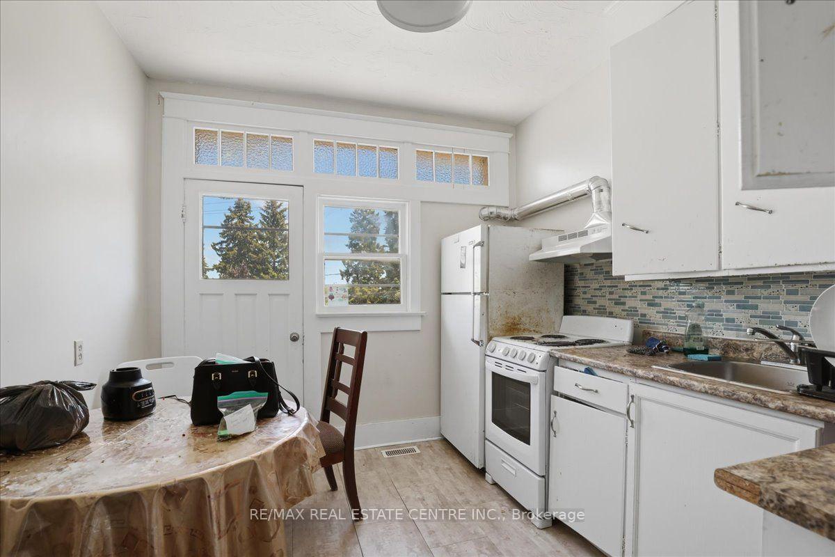 Photo 11 of 744 Queen Street S, Kitchener, Victoria Park — HOMEH