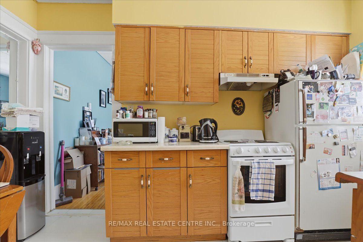 Photo 13 of 744 Queen Street S, Kitchener, Victoria Park — HOMEH